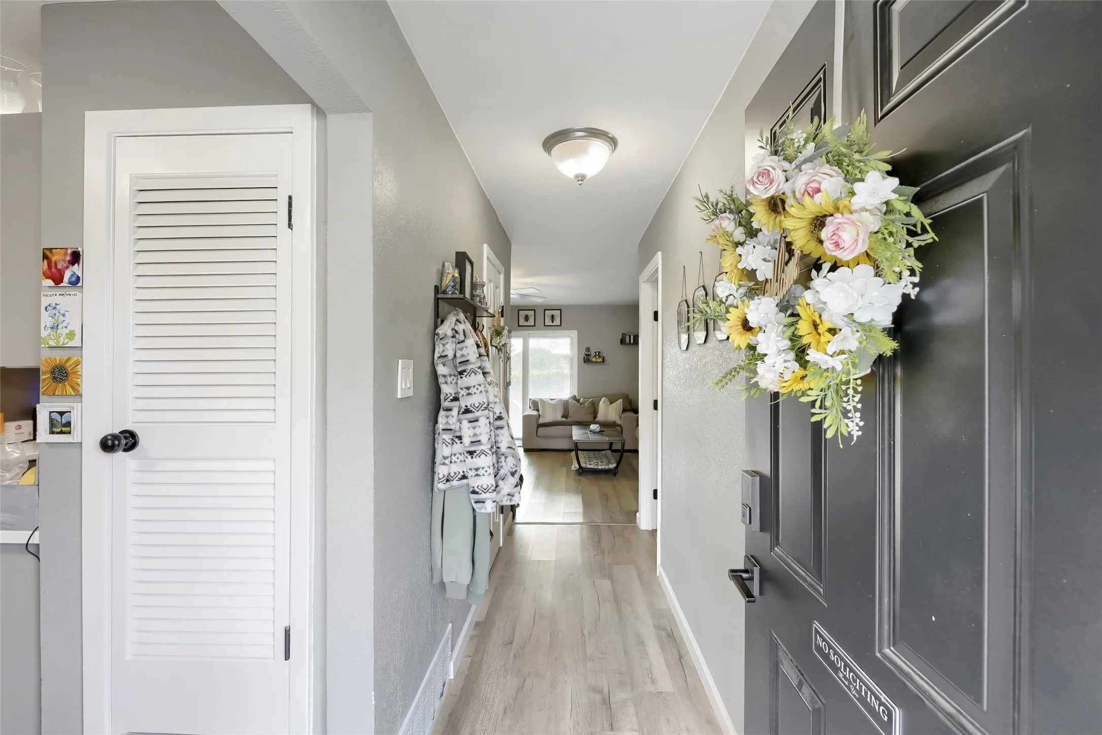 Single Family Residence For Sale in Tarrant County , 216 N Prairie View Road, Crowley, Texas 76036, 2 Bedrooms, 1 Bathroom, 1 Garage spaces, 1,097 Sqft, built in 1969, Price $224,999, mls#21330941, Real Estate Agent in Crowley, Homes For Sale in Tarrant county, Homes For Sale in Crowley, Realtor in Crowley Texas, Real Estate Brokerage Independent Realty Texas, Luminita Cordes Realtor