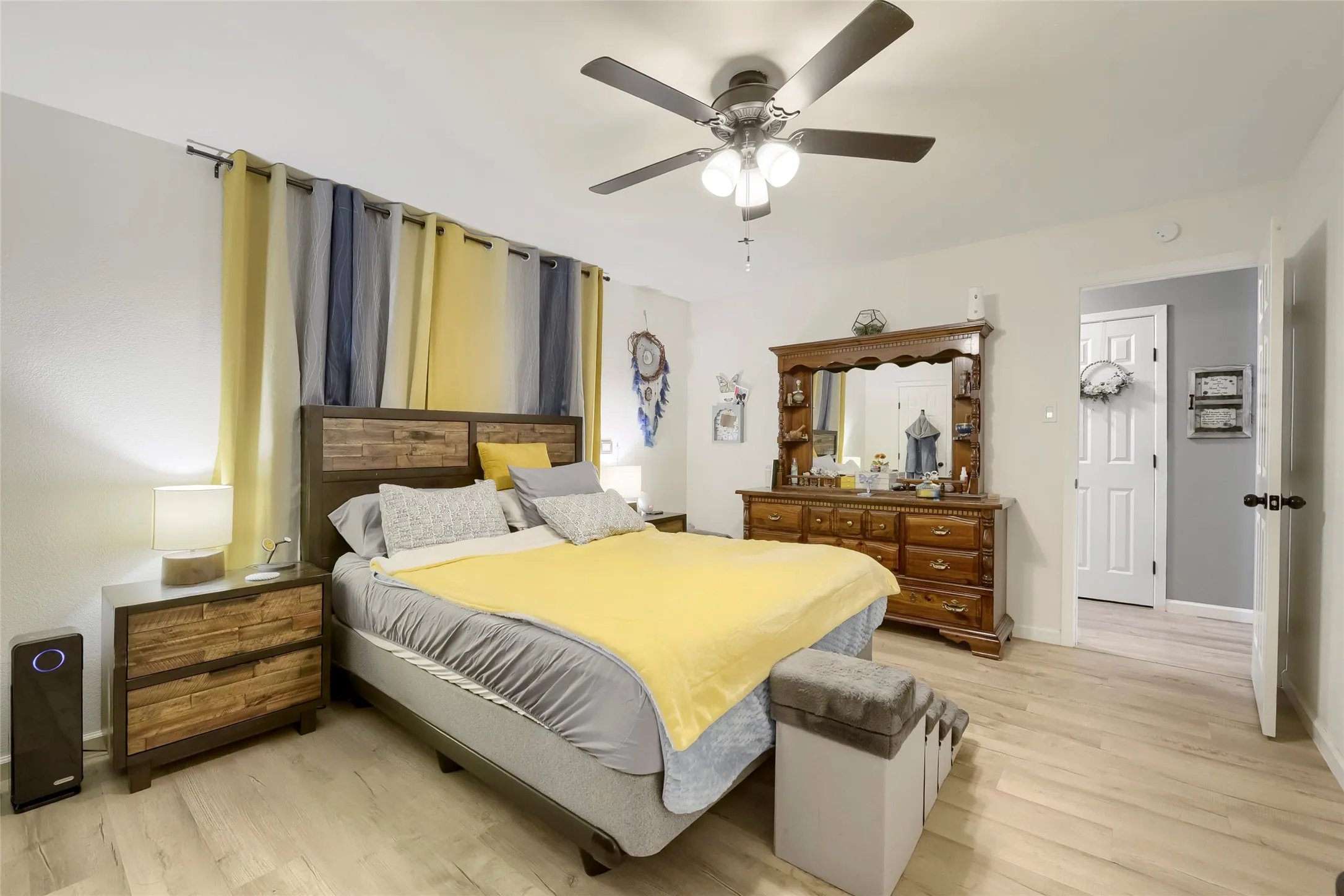 Single Family Residence For Sale in Tarrant County , 216 N Prairie View Road, Crowley, Texas 76036, 2 Bedrooms, 1 Bathroom, 1 Garage spaces, 1,097 Sqft, built in 1969, Price $224,999, mls#21330941, Real Estate Agent in Crowley, Homes For Sale in Tarrant county, Homes For Sale in Crowley, Realtor in Crowley Texas, Real Estate Brokerage Independent Realty Texas, Luminita Cordes Realtor