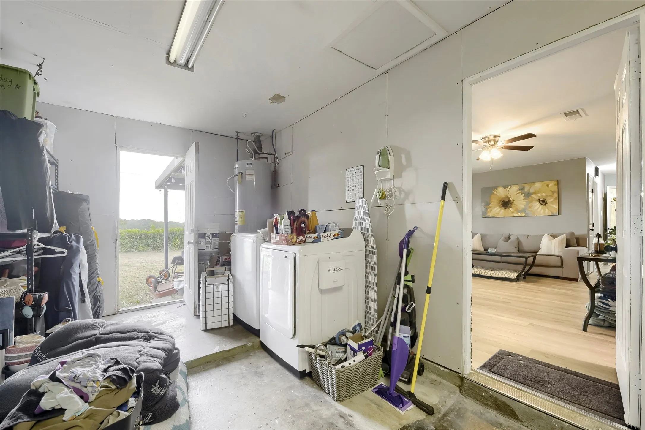 Single Family Residence For Sale in Tarrant County , 216 N Prairie View Road, Crowley, Texas 76036, 2 Bedrooms, 1 Bathroom, 1 Garage spaces, 1,097 Sqft, built in 1969, Price $224,999, mls#21330941, Real Estate Agent in Crowley, Homes For Sale in Tarrant county, Homes For Sale in Crowley, Realtor in Crowley Texas, Real Estate Brokerage Independent Realty Texas, Luminita Cordes Realtor