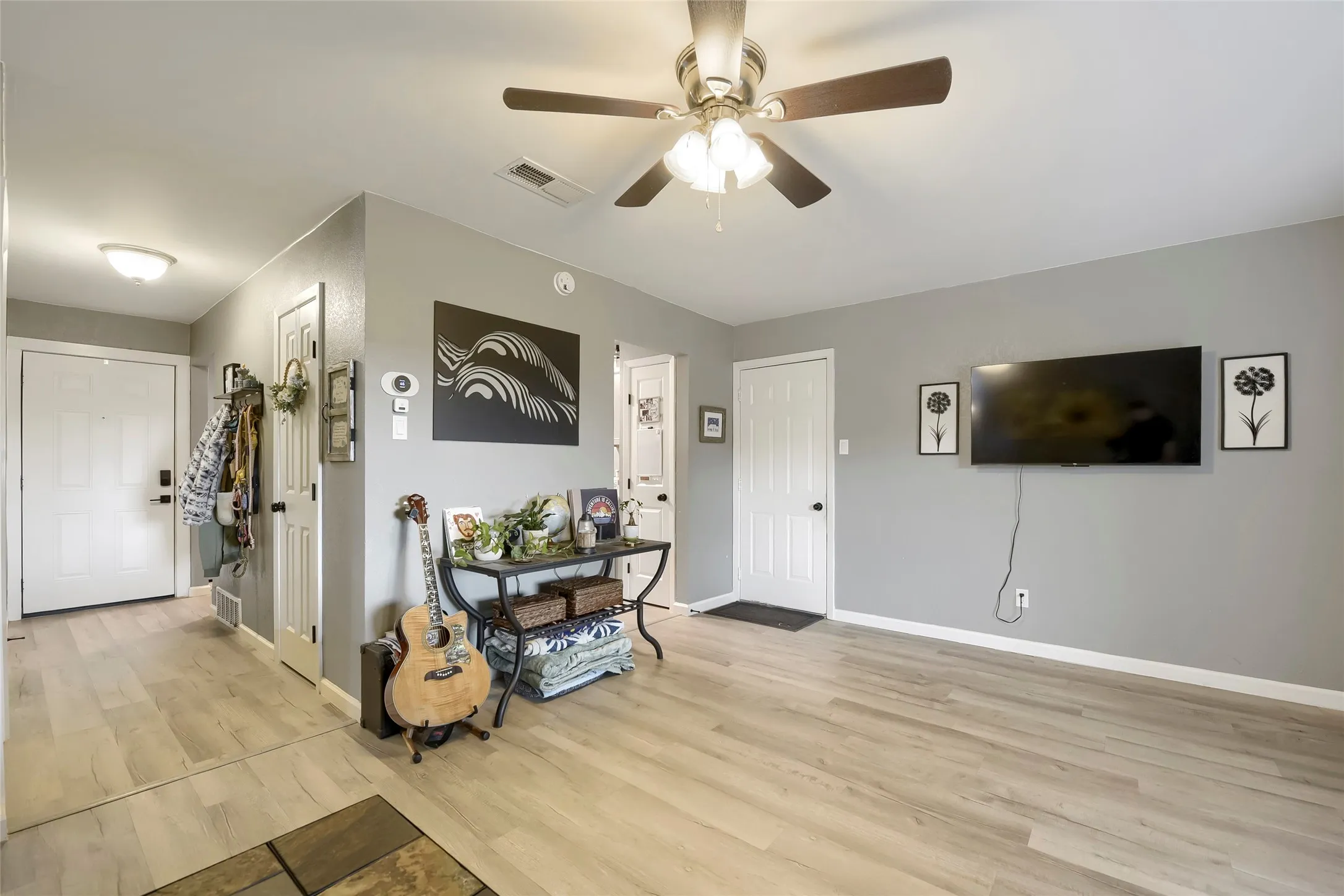 Single Family Residence For Sale in Tarrant County , 216 N Prairie View Road, Crowley, Texas 76036, 2 Bedrooms, 1 Bathroom, 1 Garage spaces, 1,097 Sqft, built in 1969, Price $224,999, mls#21330941, Real Estate Agent in Crowley, Homes For Sale in Tarrant county, Homes For Sale in Crowley, Realtor in Crowley Texas, Real Estate Brokerage Independent Realty Texas, Luminita Cordes Realtor