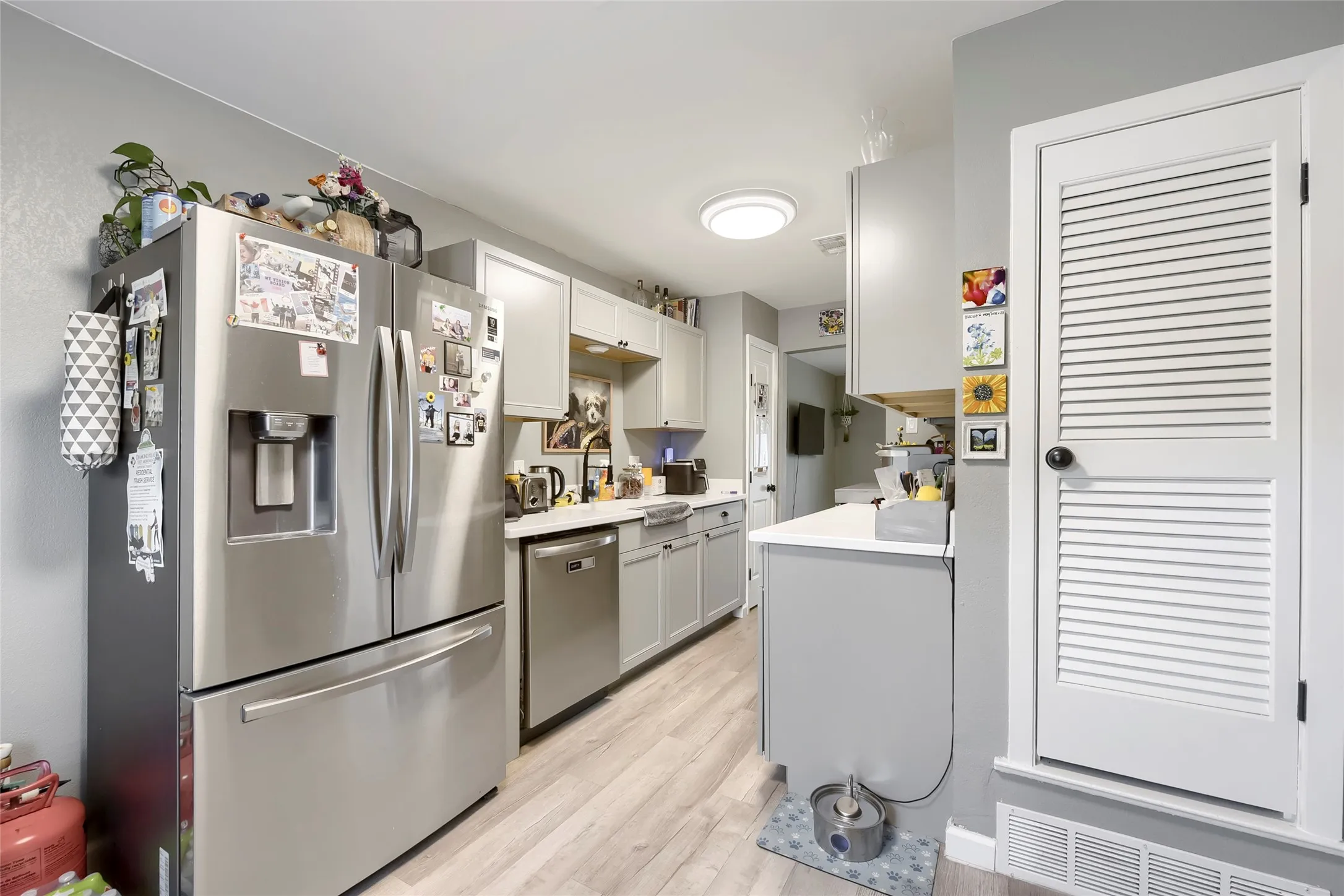 Single Family Residence For Sale in Tarrant County , 216 N Prairie View Road, Crowley, Texas 76036, 2 Bedrooms, 1 Bathroom, 1 Garage spaces, 1,097 Sqft, built in 1969, Price $224,999, mls#21330941, Real Estate Agent in Crowley, Homes For Sale in Tarrant county, Homes For Sale in Crowley, Realtor in Crowley Texas, Real Estate Brokerage Independent Realty Texas, Luminita Cordes Realtor