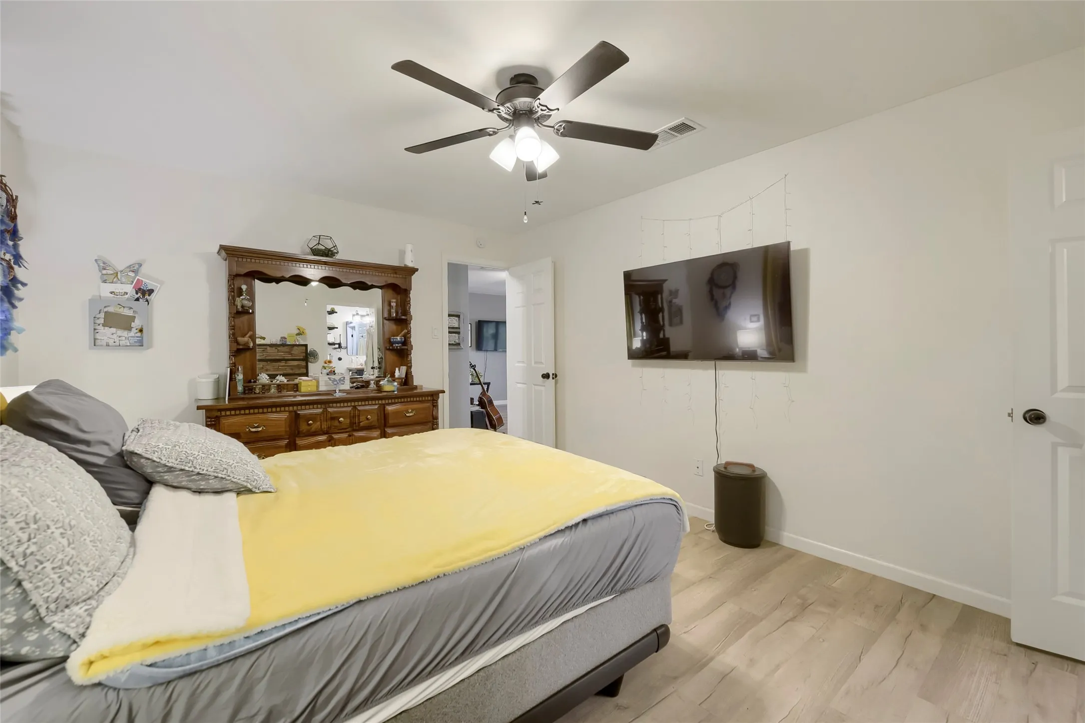 Single Family Residence For Sale in Tarrant County , 216 N Prairie View Road, Crowley, Texas 76036, 2 Bedrooms, 1 Bathroom, 1 Garage spaces, 1,097 Sqft, built in 1969, Price $224,999, mls#21330941, Real Estate Agent in Crowley, Homes For Sale in Tarrant county, Homes For Sale in Crowley, Realtor in Crowley Texas, Real Estate Brokerage Independent Realty Texas, Luminita Cordes Realtor