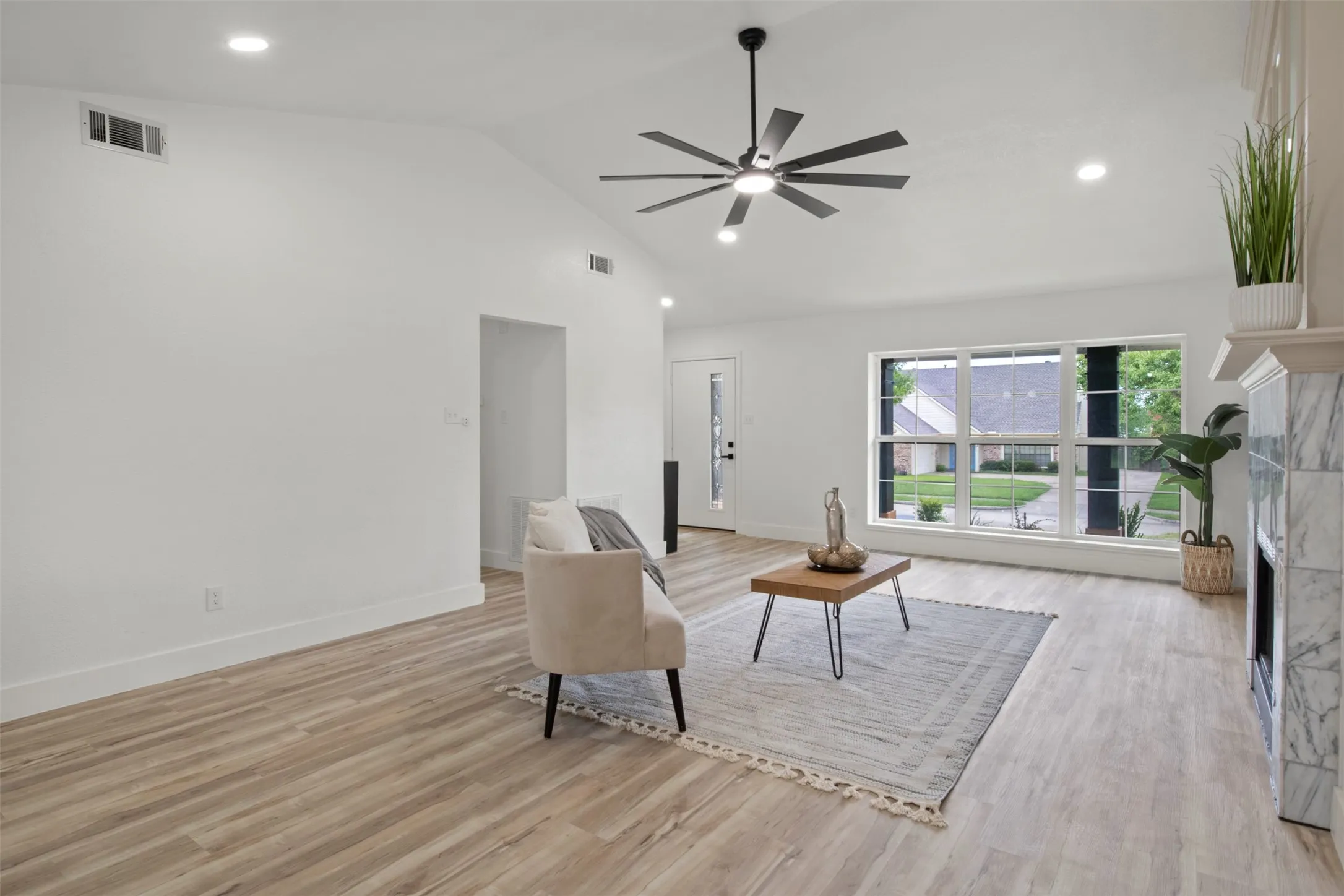 Single Family Residence For Sale in Dallas County , 1612 Huntington Drive, Mesquite, Texas 75149, 3 Bedroom, 2 Bathroom, 2 Garage spaces, 1,566 Sqft, built in 1987, mls#21333561, Real Estate Agent in Mesquite, Homes For Sale in Dallas county, Homes For Sale in Mesquite, Realtor in Mesquite Texas, Real Estate Brokerage Independent Realty Texas, Luminita Cordes Realtor