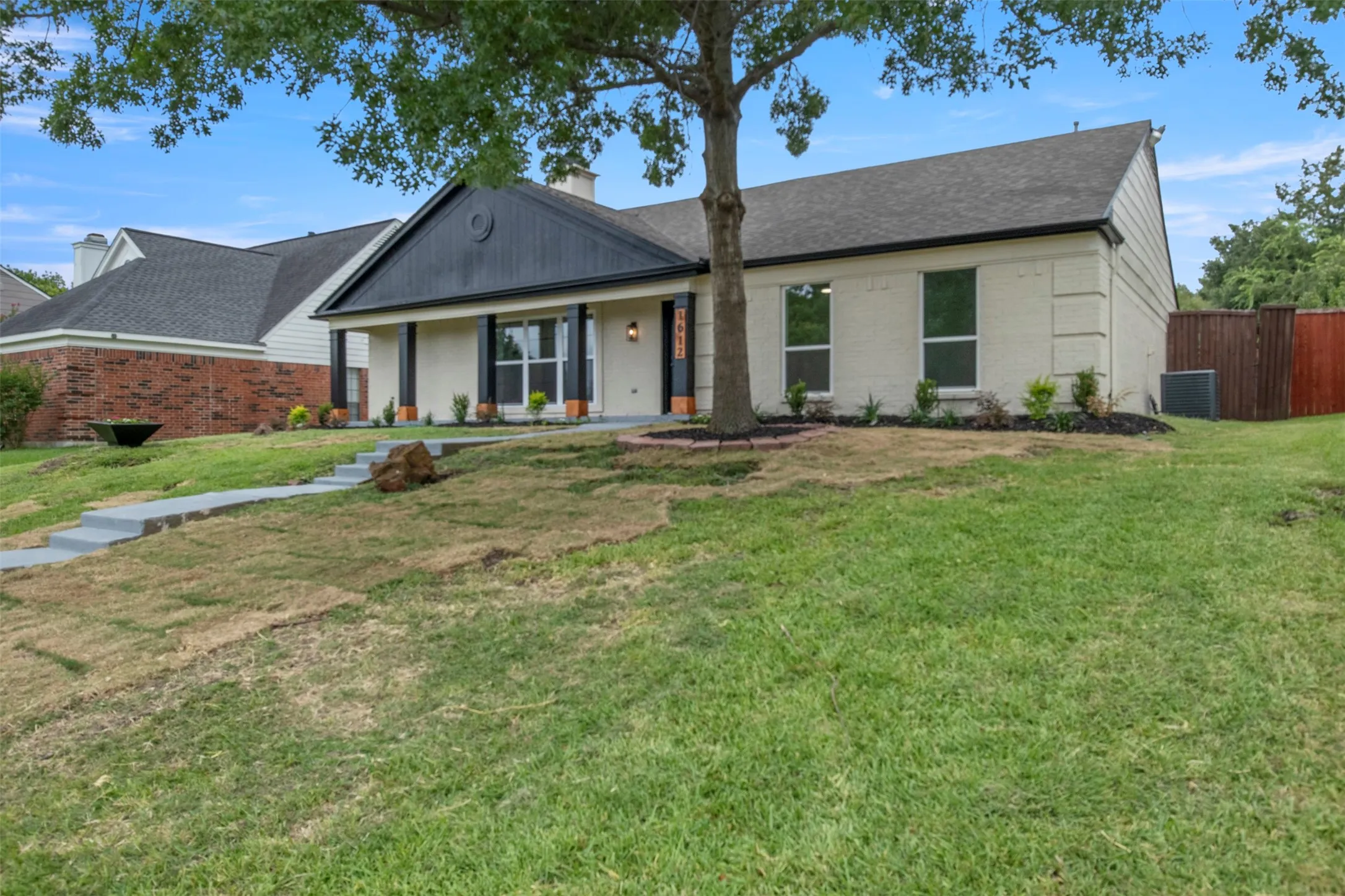 Single Family Residence For Sale in Dallas County , 1612 Huntington Drive, Mesquite, Texas 75149, 3 Bedroom, 2 Bathroom, 2 Garage spaces, 1,566 Sqft, built in 1987, mls#21333561, Real Estate Agent in Mesquite, Homes For Sale in Dallas county, Homes For Sale in Mesquite, Realtor in Mesquite Texas, Real Estate Brokerage Independent Realty Texas, Luminita Cordes Realtor