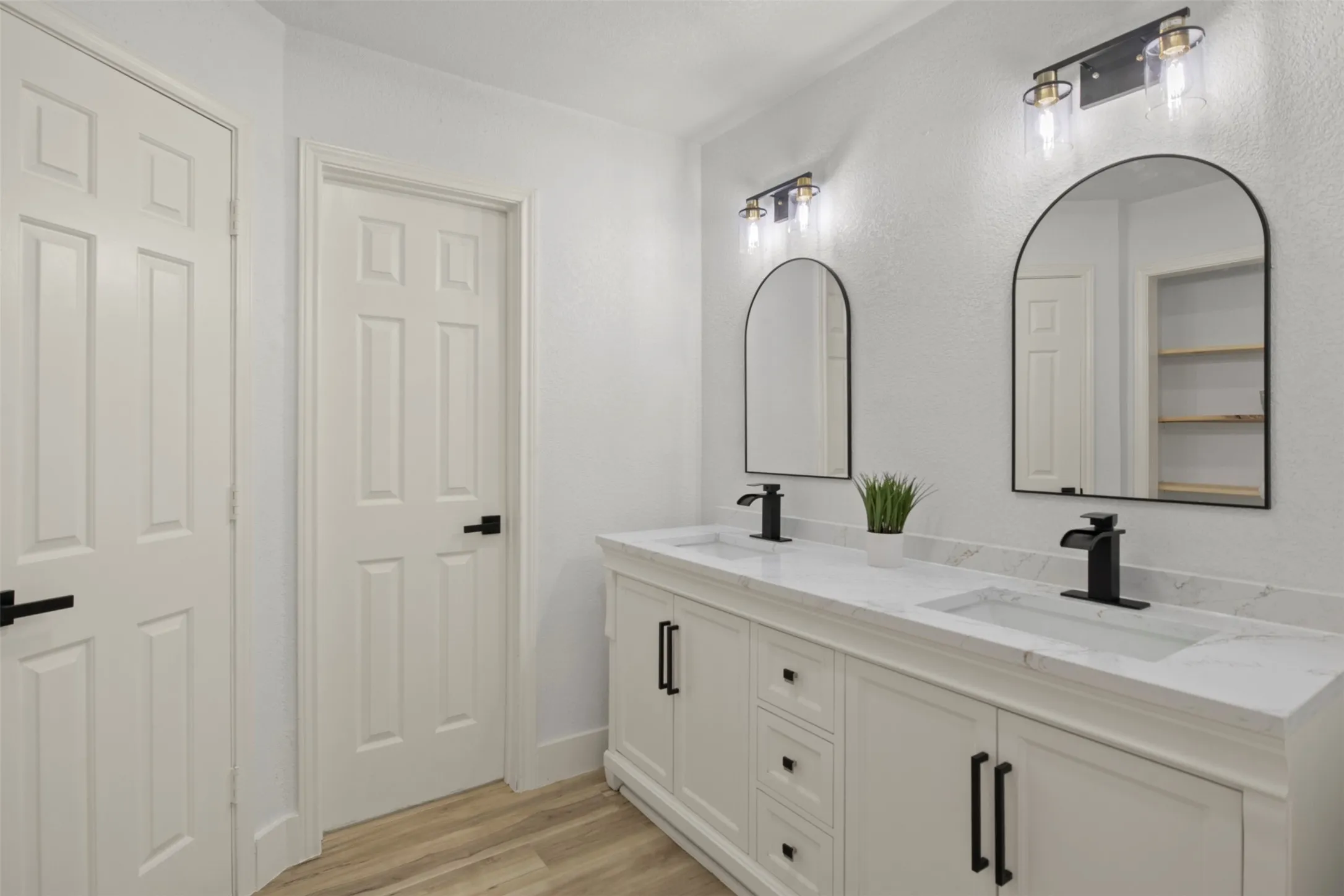 Single Family Residence For Sale in Dallas County , 1612 Huntington Drive, Mesquite, Texas 75149, 3 Bedroom, 2 Bathroom, 2 Garage spaces, 1,566 Sqft, built in 1987, mls#21333561, Real Estate Agent in Mesquite, Homes For Sale in Dallas county, Homes For Sale in Mesquite, Realtor in Mesquite Texas, Real Estate Brokerage Independent Realty Texas, Luminita Cordes Realtor
