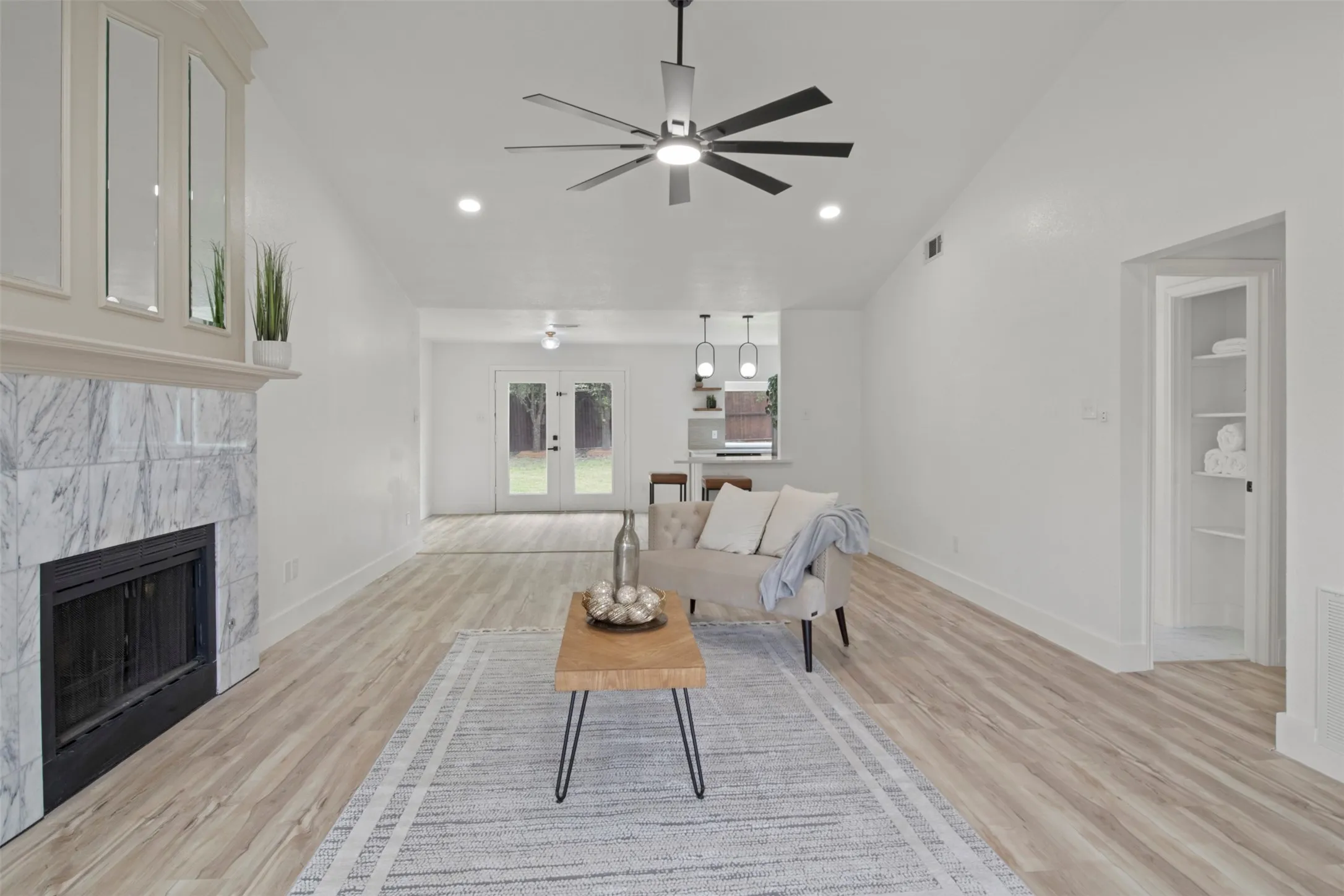 Single Family Residence For Sale in Dallas County , 1612 Huntington Drive, Mesquite, Texas 75149, 3 Bedroom, 2 Bathroom, 2 Garage spaces, 1,566 Sqft, built in 1987, mls#21333561, Real Estate Agent in Mesquite, Homes For Sale in Dallas county, Homes For Sale in Mesquite, Realtor in Mesquite Texas, Real Estate Brokerage Independent Realty Texas, Luminita Cordes Realtor