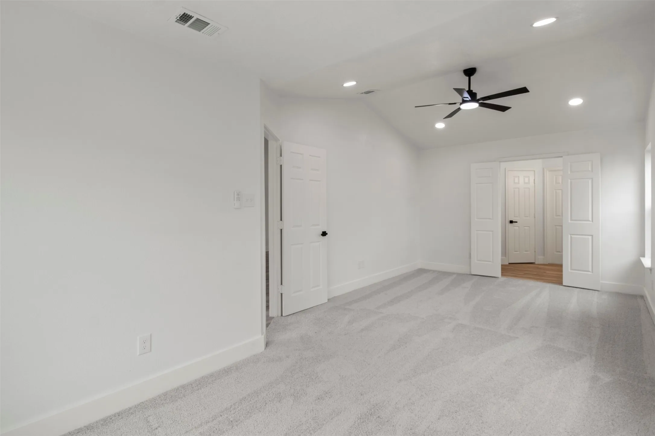 Single Family Residence For Sale in Dallas County , 1612 Huntington Drive, Mesquite, Texas 75149, 3 Bedroom, 2 Bathroom, 2 Garage spaces, 1,566 Sqft, built in 1987, mls#21333561, Real Estate Agent in Mesquite, Homes For Sale in Dallas county, Homes For Sale in Mesquite, Realtor in Mesquite Texas, Real Estate Brokerage Independent Realty Texas, Luminita Cordes Realtor