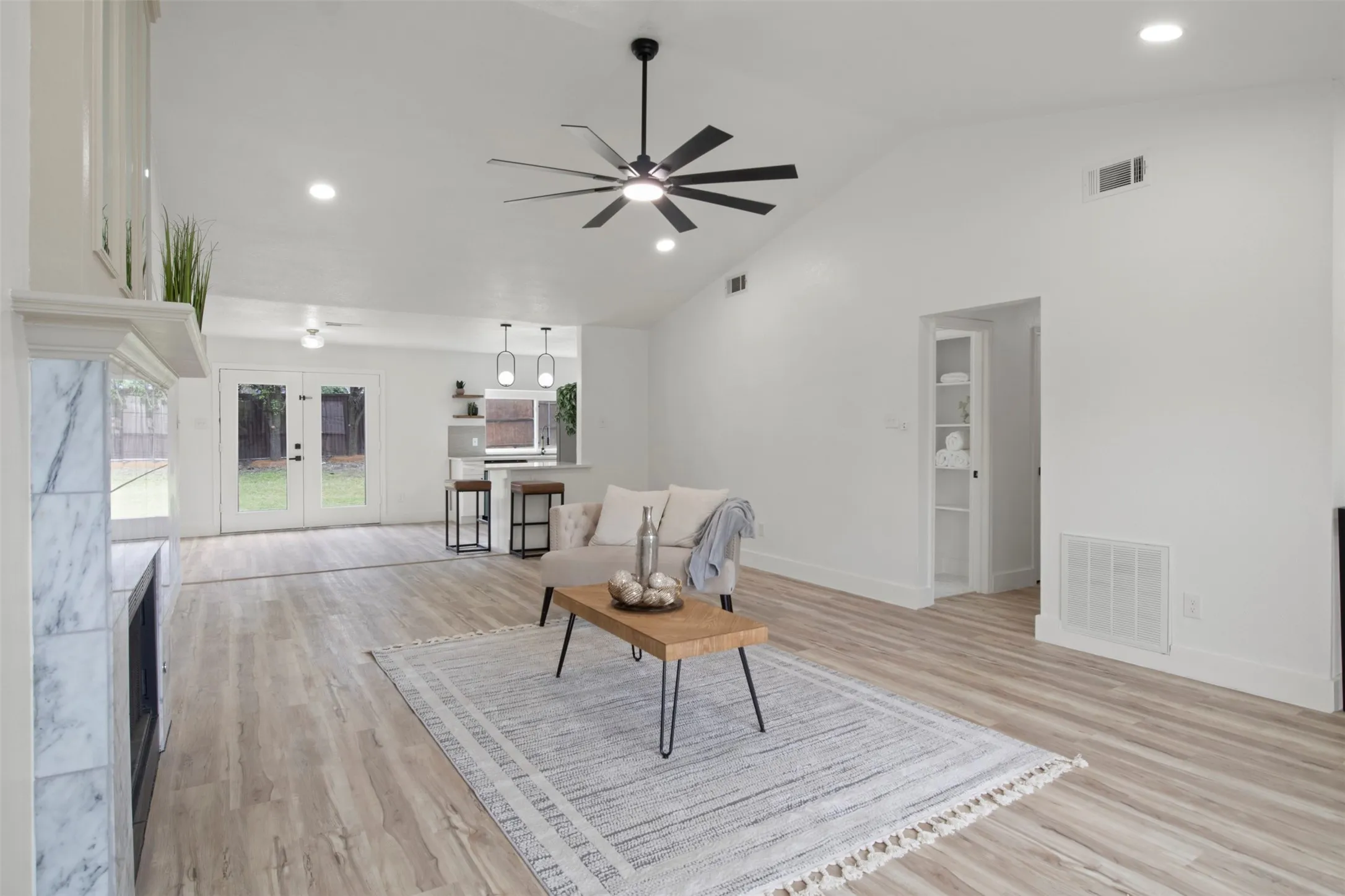 Single Family Residence For Sale in Dallas County , 1612 Huntington Drive, Mesquite, Texas 75149, 3 Bedroom, 2 Bathroom, 2 Garage spaces, 1,566 Sqft, built in 1987, mls#21333561, Real Estate Agent in Mesquite, Homes For Sale in Dallas county, Homes For Sale in Mesquite, Realtor in Mesquite Texas, Real Estate Brokerage Independent Realty Texas, Luminita Cordes Realtor