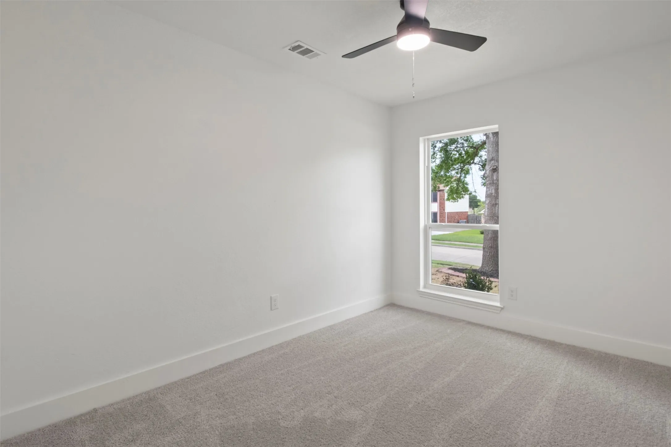 Single Family Residence For Sale in Dallas County , 1612 Huntington Drive, Mesquite, Texas 75149, 3 Bedroom, 2 Bathroom, 2 Garage spaces, 1,566 Sqft, built in 1987, mls#21333561, Real Estate Agent in Mesquite, Homes For Sale in Dallas county, Homes For Sale in Mesquite, Realtor in Mesquite Texas, Real Estate Brokerage Independent Realty Texas, Luminita Cordes Realtor