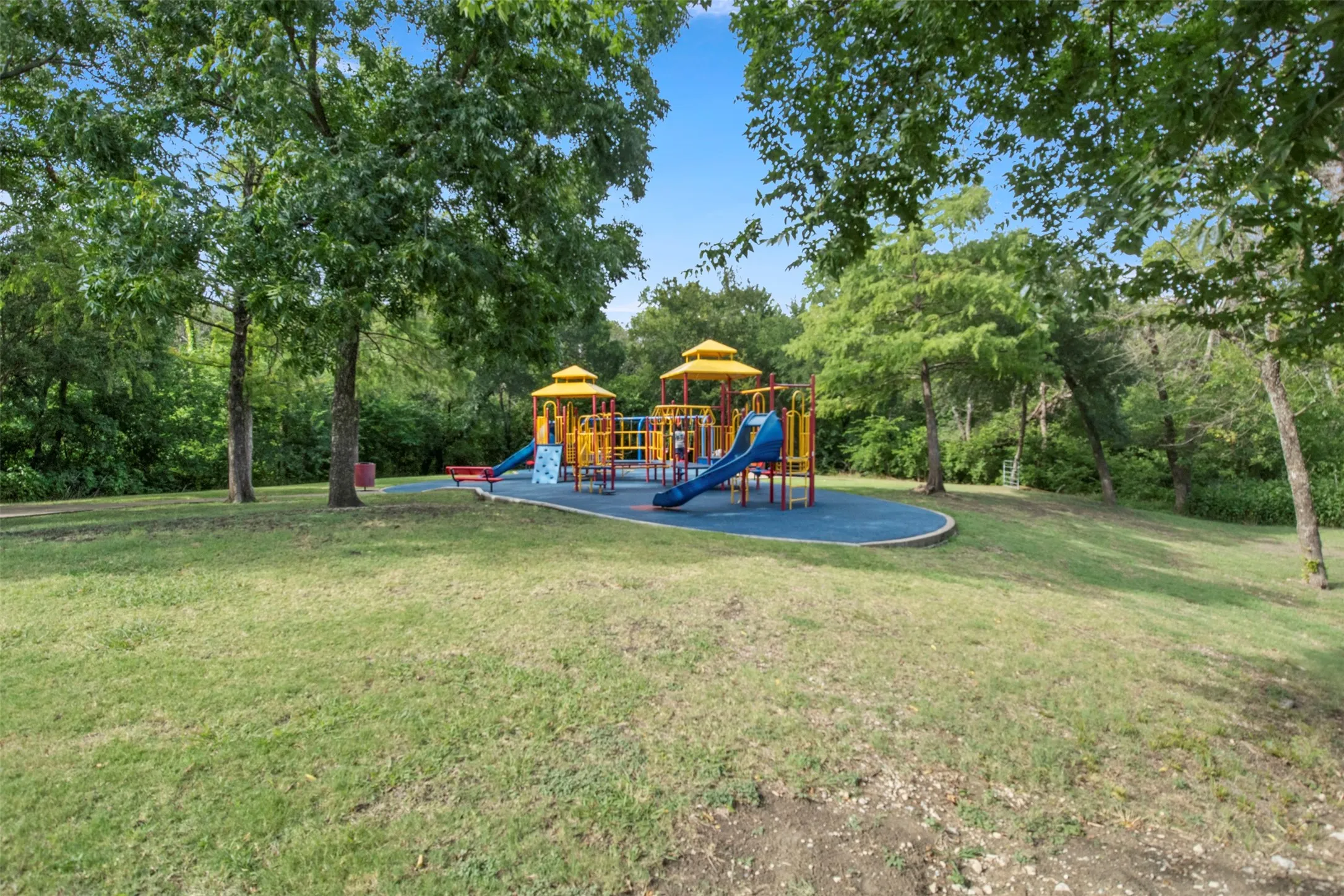 Single Family Residence For Sale in Dallas County , 1612 Huntington Drive, Mesquite, Texas 75149, 3 Bedroom, 2 Bathroom, 2 Garage spaces, 1,566 Sqft, built in 1987, mls#21333561, Real Estate Agent in Mesquite, Homes For Sale in Dallas county, Homes For Sale in Mesquite, Realtor in Mesquite Texas, Real Estate Brokerage Independent Realty Texas, Luminita Cordes Realtor