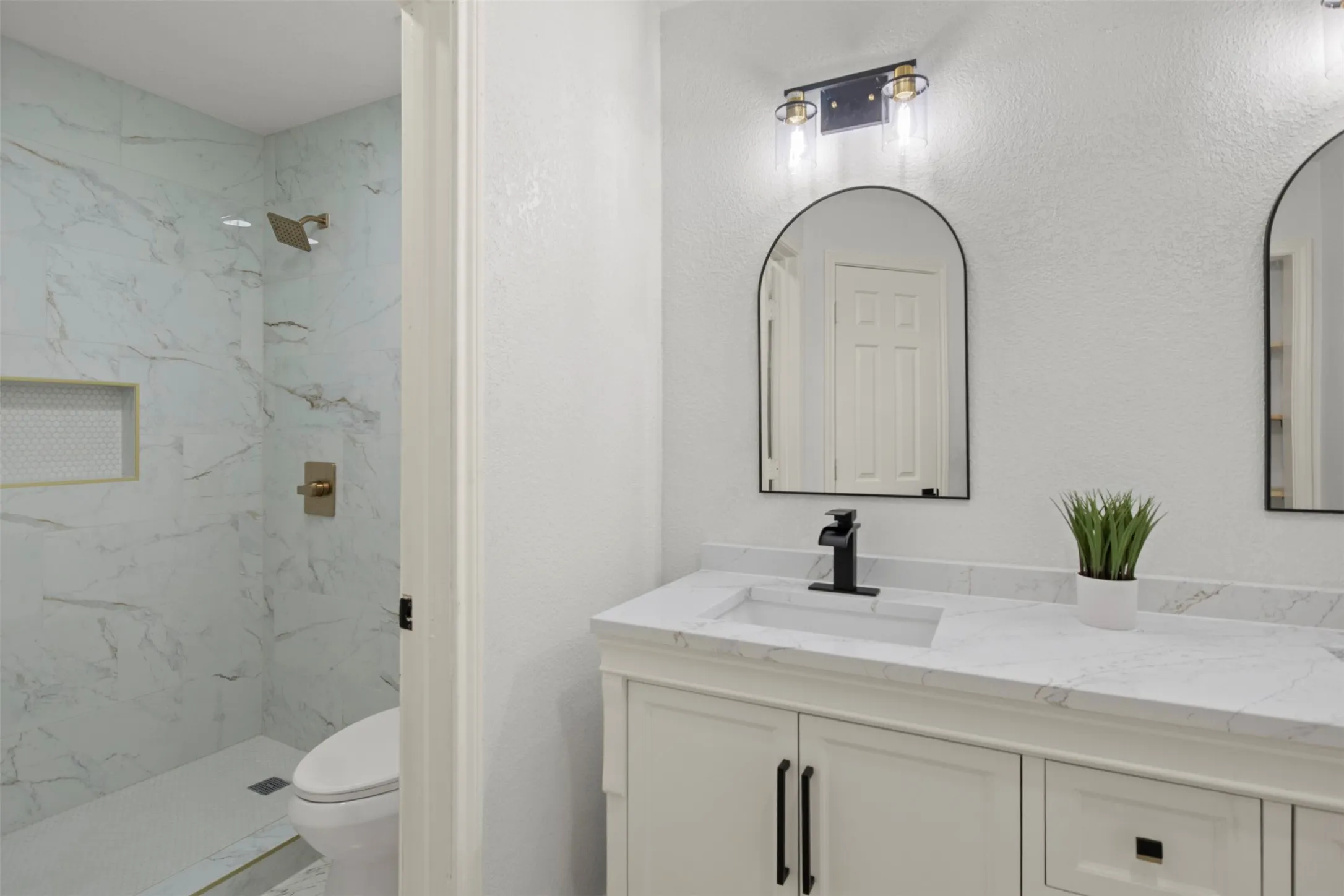 Single Family Residence For Sale in Dallas County , 1612 Huntington Drive, Mesquite, Texas 75149, 3 Bedroom, 2 Bathroom, 2 Garage spaces, 1,566 Sqft, built in 1987, mls#21333561, Real Estate Agent in Mesquite, Homes For Sale in Dallas county, Homes For Sale in Mesquite, Realtor in Mesquite Texas, Real Estate Brokerage Independent Realty Texas, Luminita Cordes Realtor