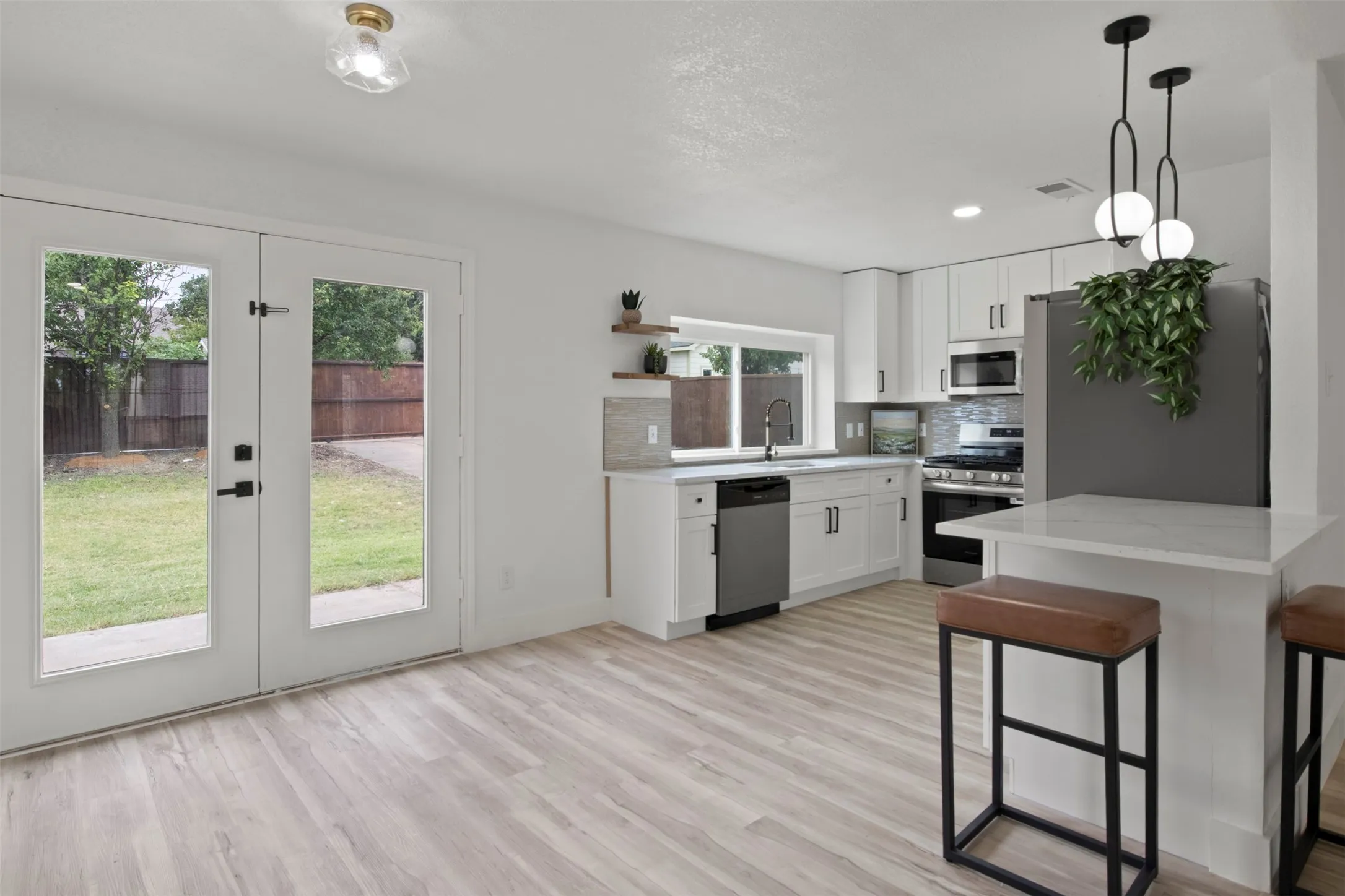 Single Family Residence For Sale in Dallas County , 1612 Huntington Drive, Mesquite, Texas 75149, 3 Bedroom, 2 Bathroom, 2 Garage spaces, 1,566 Sqft, built in 1987, mls#21333561, Real Estate Agent in Mesquite, Homes For Sale in Dallas county, Homes For Sale in Mesquite, Realtor in Mesquite Texas, Real Estate Brokerage Independent Realty Texas, Luminita Cordes Realtor