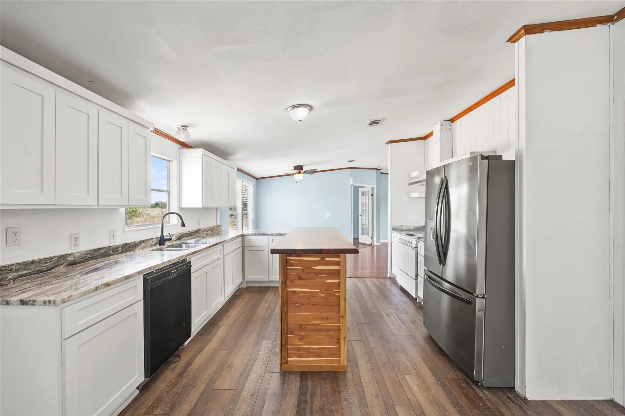 Manufactured Home For Sale in Hunt County , 4028 County Road 2526, Royse City, Texas 75189, 4 Bedroom, 3 Bathroom, Garage spaces, 2,128 Sqft, built in 2002, mls#21333848, Real Estate Agent in Royse City, Homes For Sale in Hunt county, Homes For Sale in Royse City, Realtor in Royse City Texas, Real Estate Brokerage Independent Realty Texas, Luminita Cordes Realtor