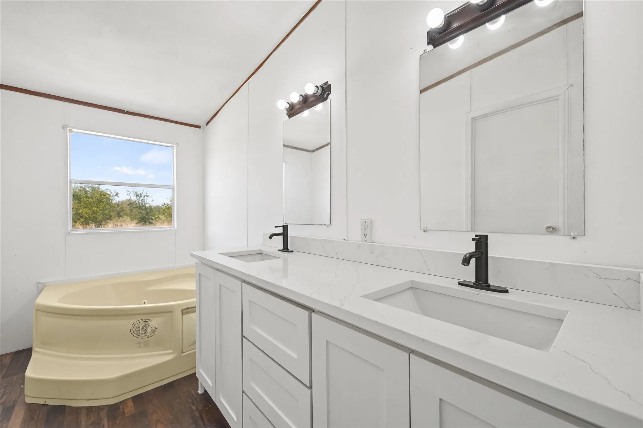 Manufactured Home For Sale in Hunt County , 4028 County Road 2526, Royse City, Texas 75189, 4 Bedroom, 3 Bathroom, Garage spaces, 2,128 Sqft, built in 2002, mls#21333848, Real Estate Agent in Royse City, Homes For Sale in Hunt county, Homes For Sale in Royse City, Realtor in Royse City Texas, Real Estate Brokerage Independent Realty Texas, Luminita Cordes Realtor