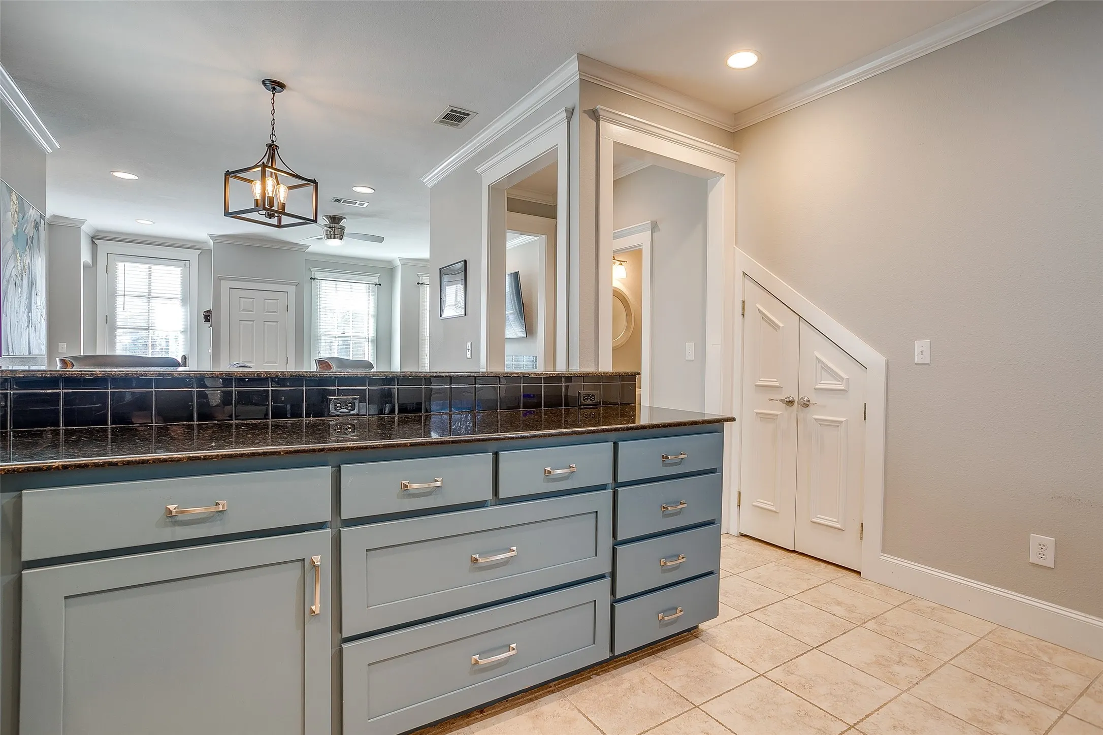Townhouse For Rent in Tarrant County , 1211 S Adams Street, Fort Worth, Texas 76104, 2 Bedroom, 3 Bathroom, 2 Garage spaces, 1,338 Sqft, built in 2005, mls#21330167, Real Estate Agent in Fort Worth, Homes For Rent in Tarrant county, Homes For Rent in Fort Worth, Realtor in Fort Worth Texas, Real Estate Brokerage Independent Realty Texas, Luminita Cordes Realtor