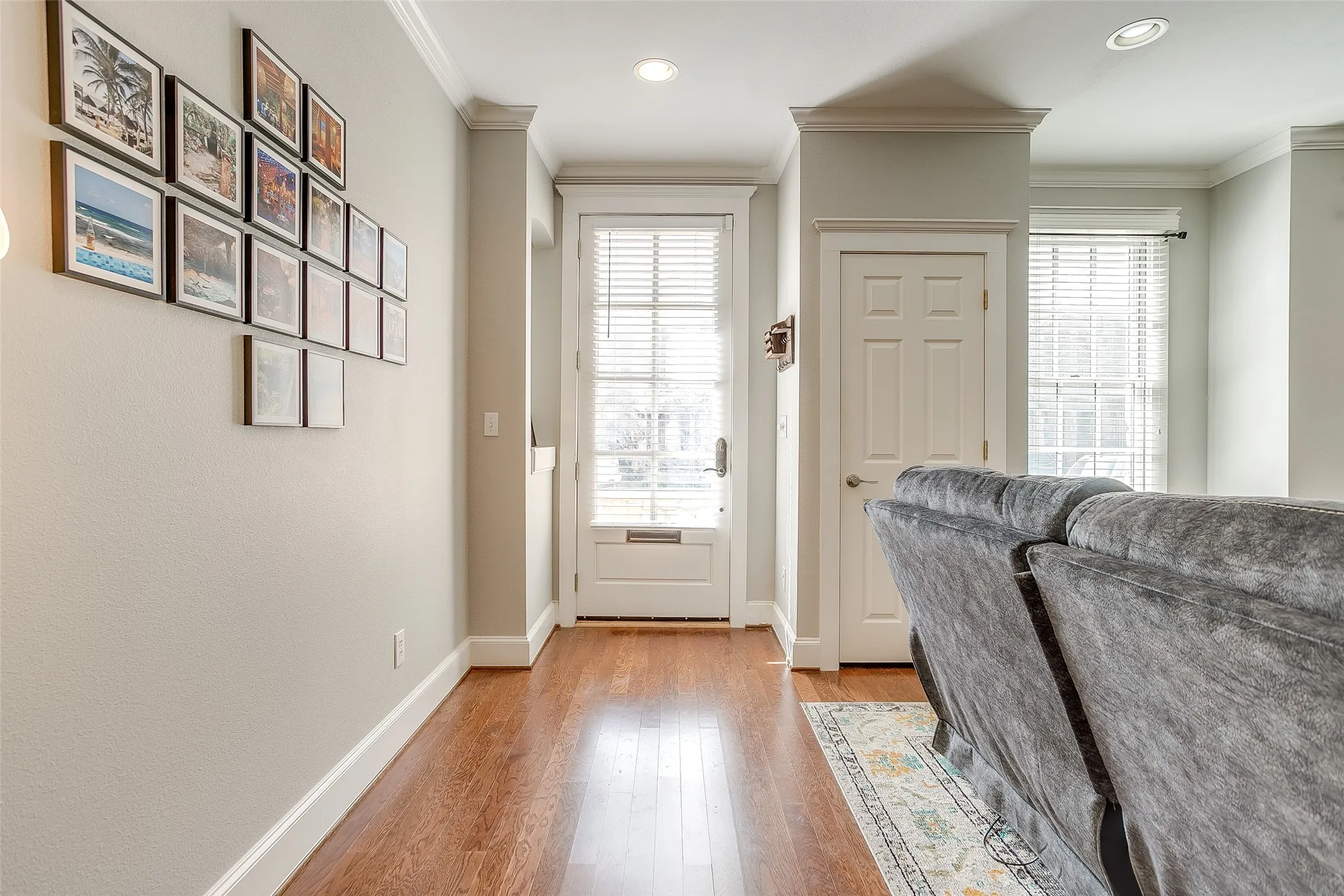 Townhouse For Rent in Tarrant County , 1211 S Adams Street, Fort Worth, Texas 76104, 2 Bedroom, 3 Bathroom, 2 Garage spaces, 1,338 Sqft, built in 2005, mls#21330167, Real Estate Agent in Fort Worth, Homes For Rent in Tarrant county, Homes For Rent in Fort Worth, Realtor in Fort Worth Texas, Real Estate Brokerage Independent Realty Texas, Luminita Cordes Realtor