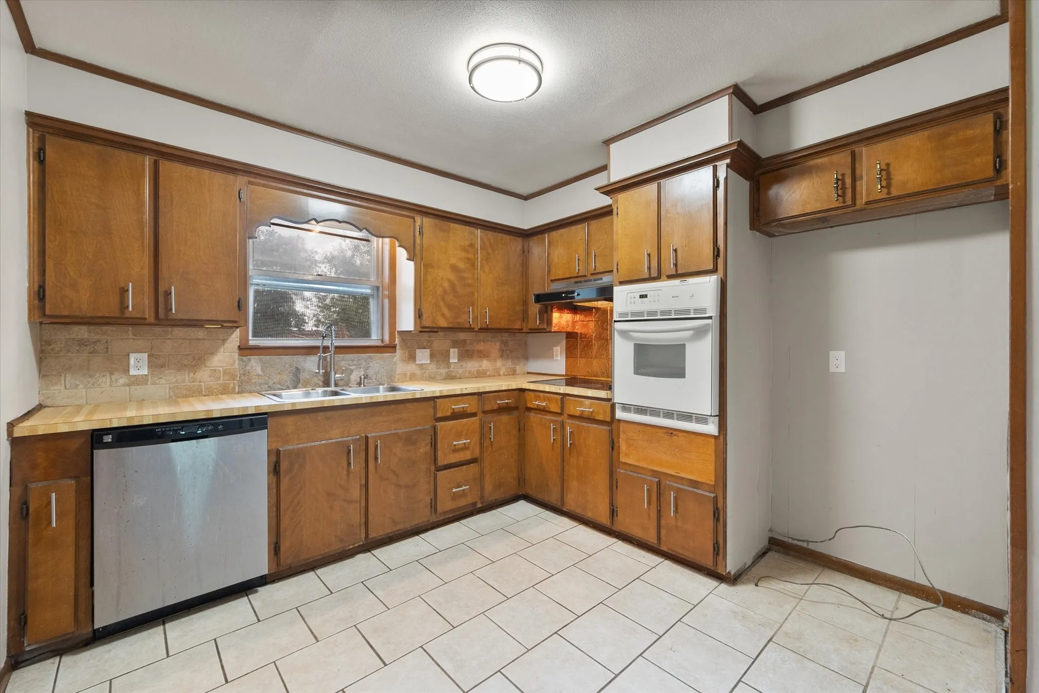 Single Family Residence For Sale in Freestone County , 701 Kelly Street, Fairfield, Texas 75840, 3 Bedrooms, 2 Bathrooms, Garage spaces, 1,764 Sqft, built in 1978, Price $210,000, mls#21331350, Real Estate Agent in Fairfield, Homes For Sale in Freestone county, Homes For Sale in Fairfield, Realtor in Fairfield Texas, Real Estate Brokerage Independent Realty Texas, Luminita Cordes Realtor