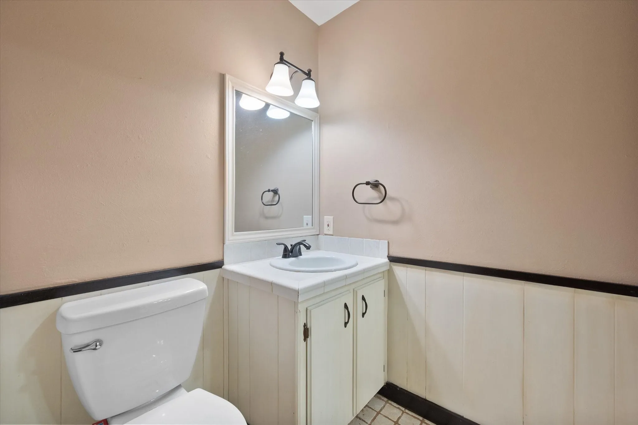 Single Family Residence For Sale in Freestone County , 701 Kelly Street, Fairfield, Texas 75840, 3 Bedrooms, 2 Bathrooms, Garage spaces, 1,764 Sqft, built in 1978, Price $210,000, mls#21331350, Real Estate Agent in Fairfield, Homes For Sale in Freestone county, Homes For Sale in Fairfield, Realtor in Fairfield Texas, Real Estate Brokerage Independent Realty Texas, Luminita Cordes Realtor