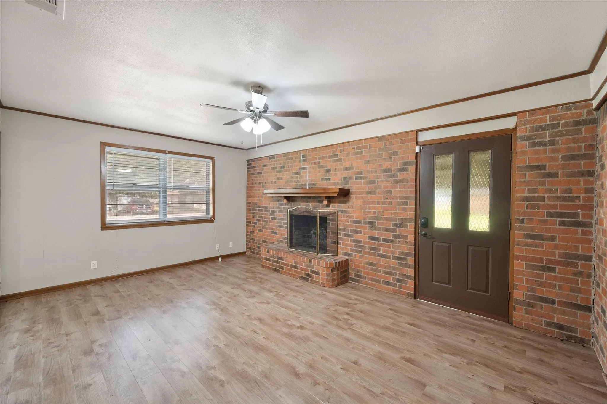 Single Family Residence For Sale in Freestone County , 701 Kelly Street, Fairfield, Texas 75840, 3 Bedrooms, 2 Bathrooms, Garage spaces, 1,764 Sqft, built in 1978, Price $210,000, mls#21331350, Real Estate Agent in Fairfield, Homes For Sale in Freestone county, Homes For Sale in Fairfield, Realtor in Fairfield Texas, Real Estate Brokerage Independent Realty Texas, Luminita Cordes Realtor