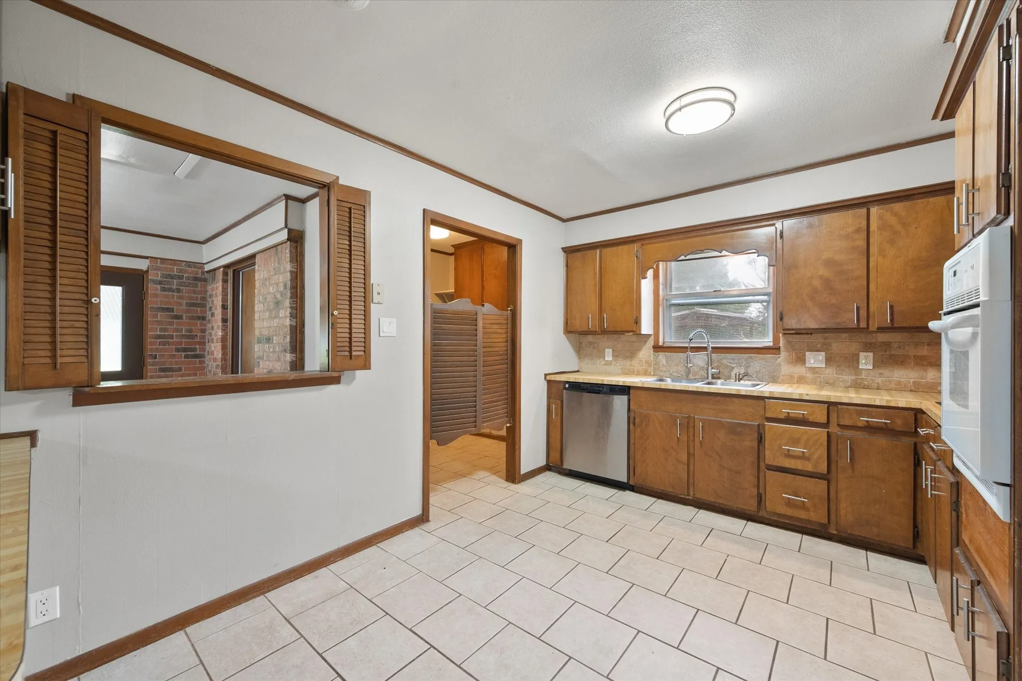 Single Family Residence For Sale in Freestone County , 701 Kelly Street, Fairfield, Texas 75840, 3 Bedrooms, 2 Bathrooms, Garage spaces, 1,764 Sqft, built in 1978, Price $210,000, mls#21331350, Real Estate Agent in Fairfield, Homes For Sale in Freestone county, Homes For Sale in Fairfield, Realtor in Fairfield Texas, Real Estate Brokerage Independent Realty Texas, Luminita Cordes Realtor