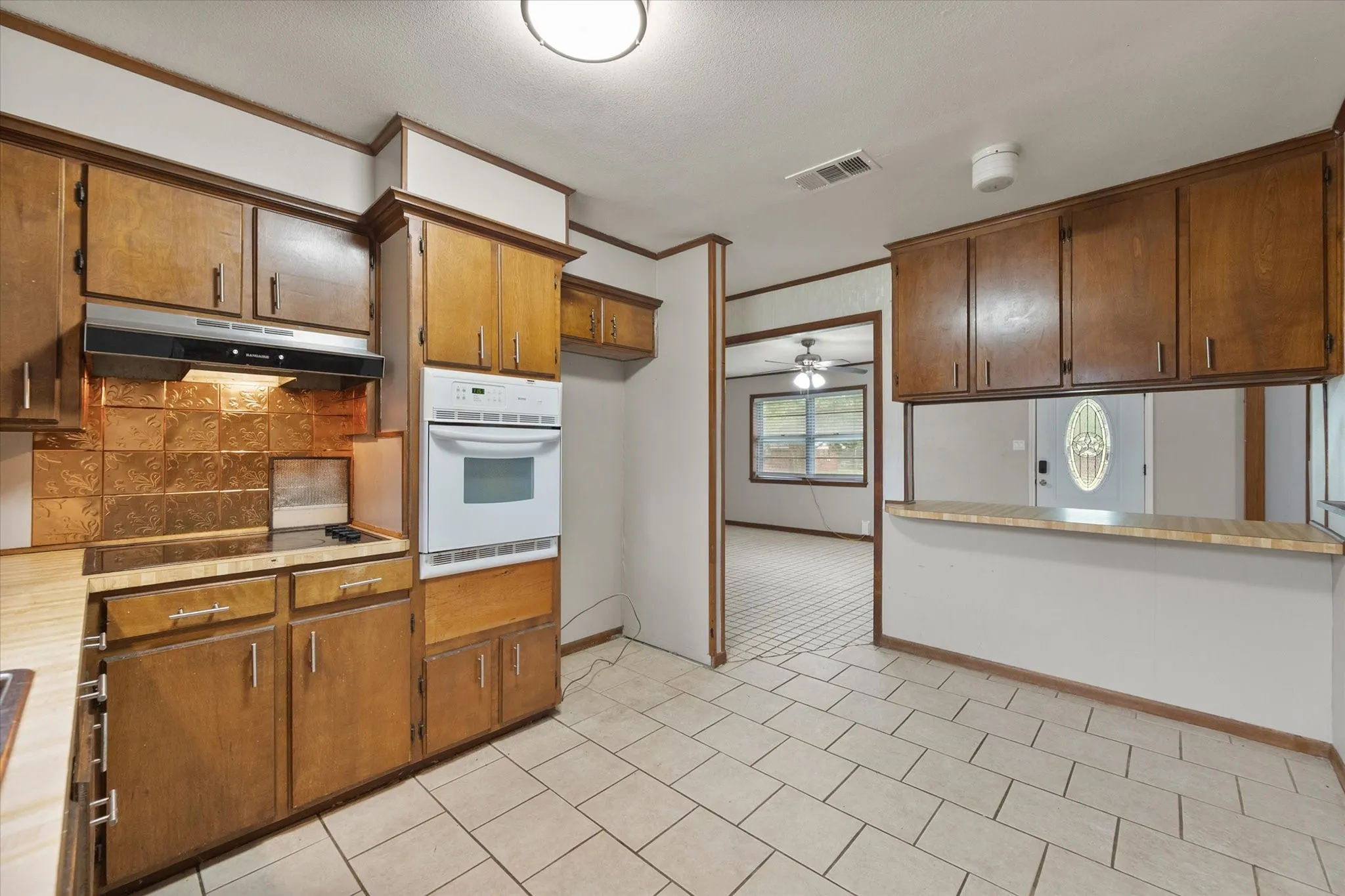 Single Family Residence For Sale in Freestone County , 701 Kelly Street, Fairfield, Texas 75840, 3 Bedrooms, 2 Bathrooms, Garage spaces, 1,764 Sqft, built in 1978, Price $210,000, mls#21331350, Real Estate Agent in Fairfield, Homes For Sale in Freestone county, Homes For Sale in Fairfield, Realtor in Fairfield Texas, Real Estate Brokerage Independent Realty Texas, Luminita Cordes Realtor