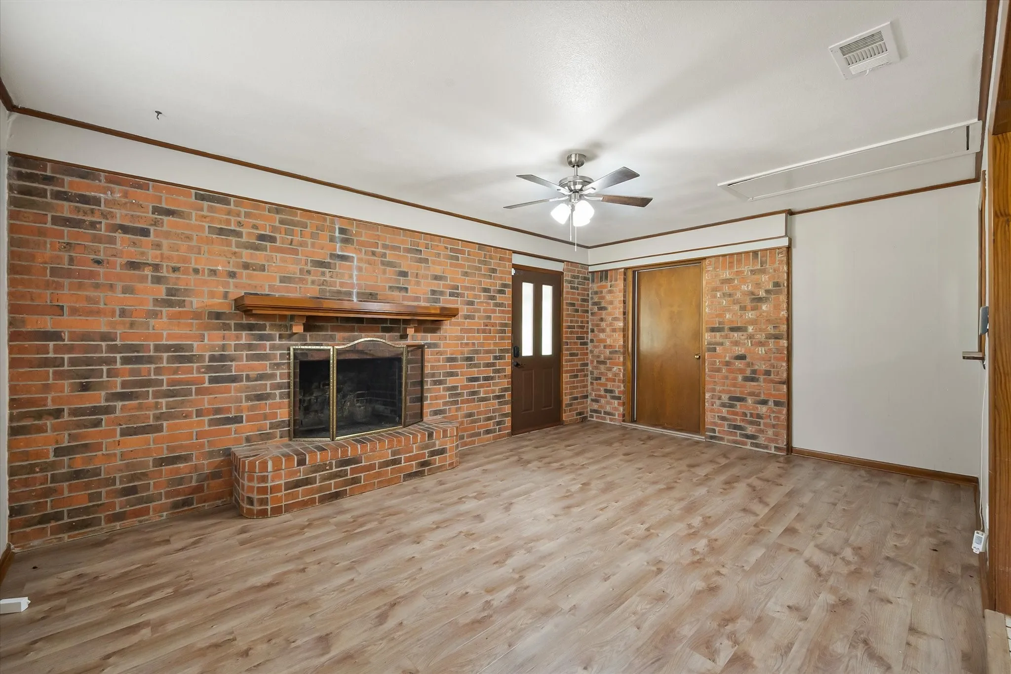 Single Family Residence For Sale in Freestone County , 701 Kelly Street, Fairfield, Texas 75840, 3 Bedrooms, 2 Bathrooms, Garage spaces, 1,764 Sqft, built in 1978, Price $210,000, mls#21331350, Real Estate Agent in Fairfield, Homes For Sale in Freestone county, Homes For Sale in Fairfield, Realtor in Fairfield Texas, Real Estate Brokerage Independent Realty Texas, Luminita Cordes Realtor