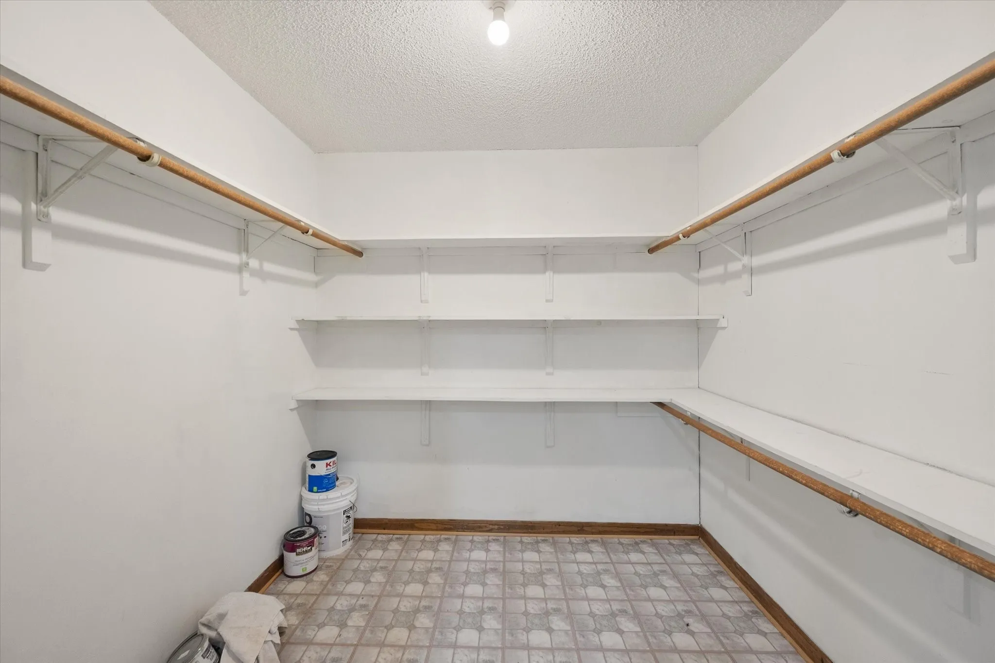 Single Family Residence For Sale in Freestone County , 701 Kelly Street, Fairfield, Texas 75840, 3 Bedrooms, 2 Bathrooms, Garage spaces, 1,764 Sqft, built in 1978, Price $210,000, mls#21331350, Real Estate Agent in Fairfield, Homes For Sale in Freestone county, Homes For Sale in Fairfield, Realtor in Fairfield Texas, Real Estate Brokerage Independent Realty Texas, Luminita Cordes Realtor