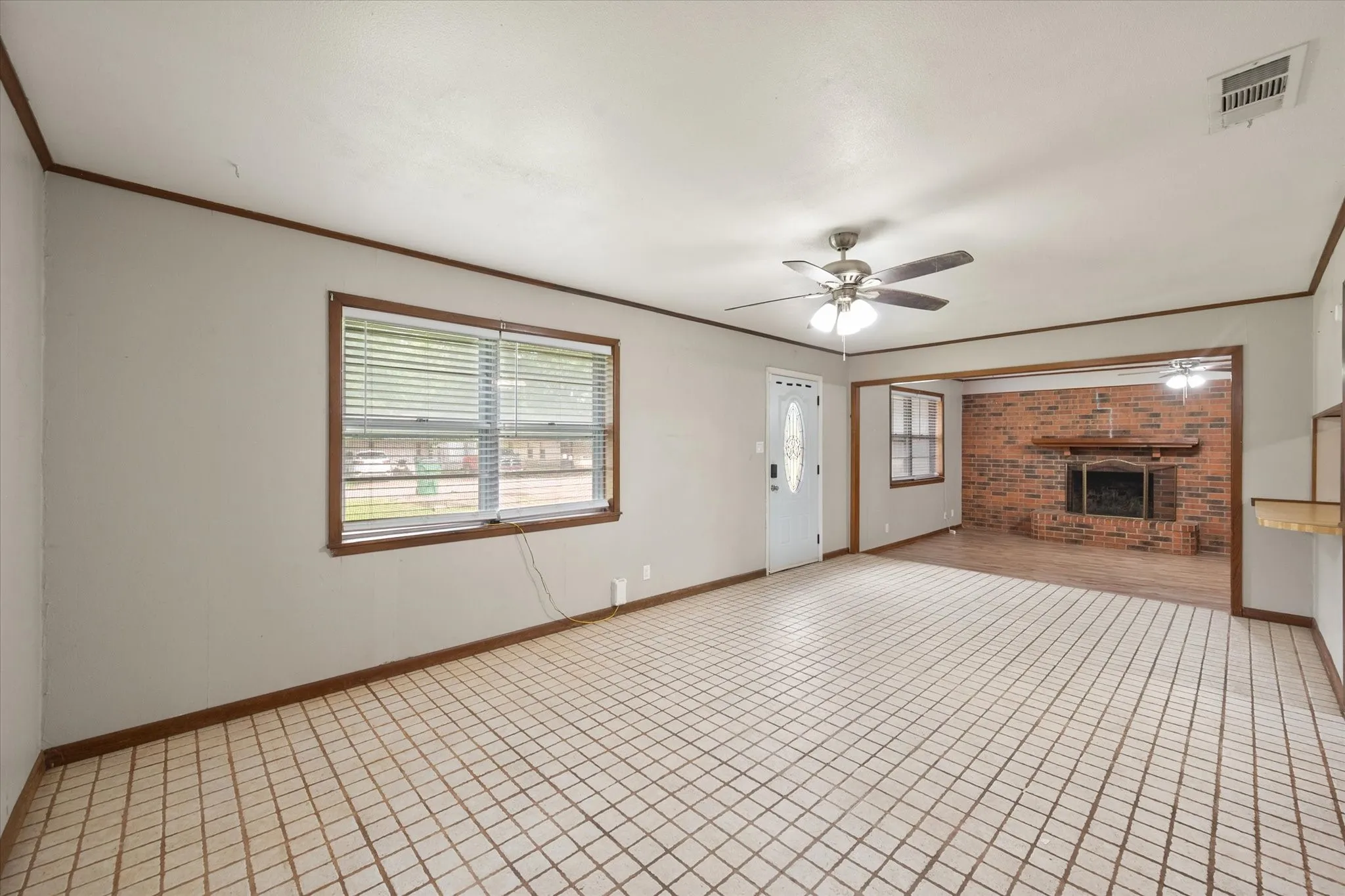 Single Family Residence For Sale in Freestone County , 701 Kelly Street, Fairfield, Texas 75840, 3 Bedrooms, 2 Bathrooms, Garage spaces, 1,764 Sqft, built in 1978, Price $210,000, mls#21331350, Real Estate Agent in Fairfield, Homes For Sale in Freestone county, Homes For Sale in Fairfield, Realtor in Fairfield Texas, Real Estate Brokerage Independent Realty Texas, Luminita Cordes Realtor