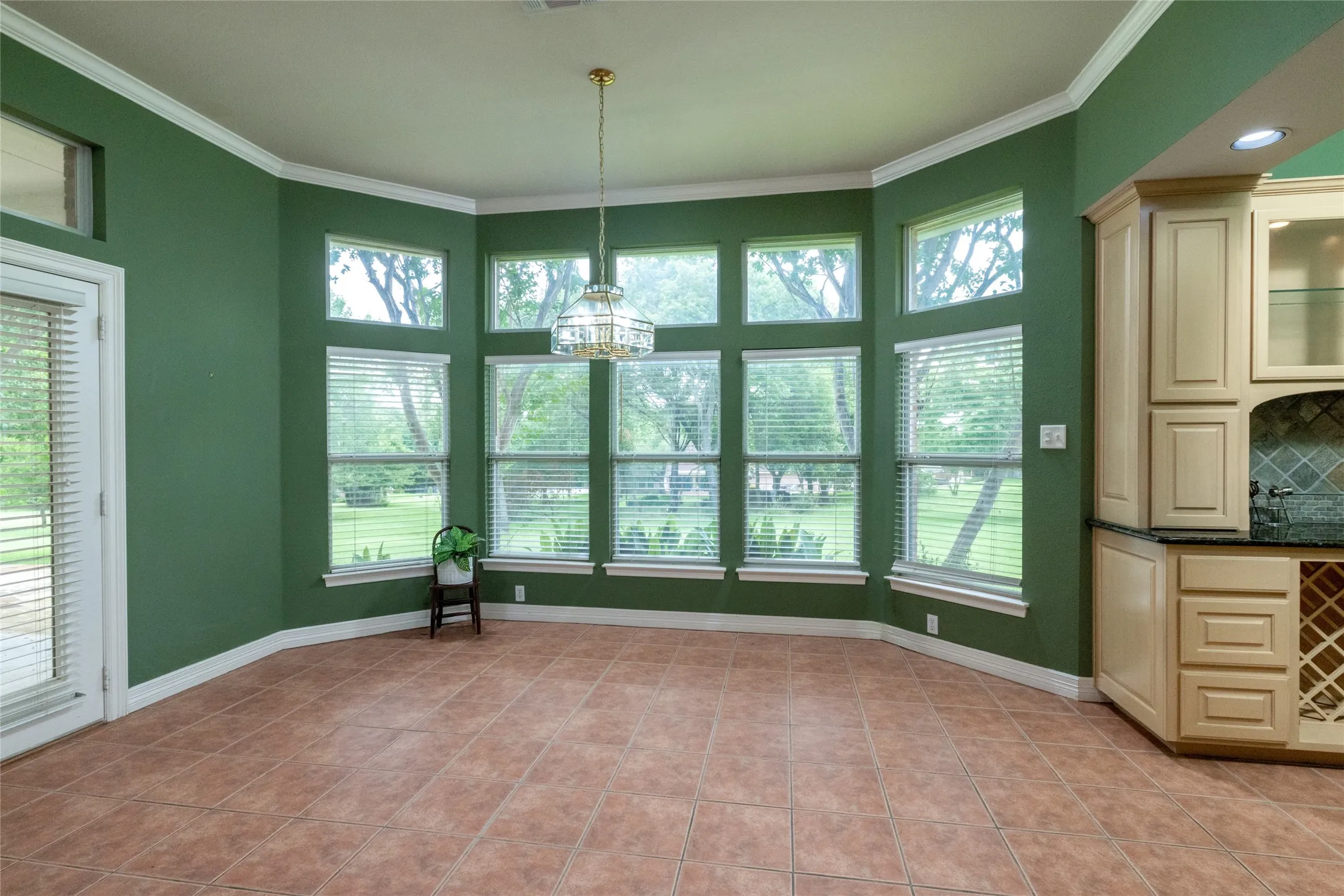 Single Family Residence For Sale in Parker County , 1917 Woodland Hills Lane, Weatherford, Texas 76087, 4 Bedroom, 4 Bathroom, 3 Garage spaces, 4,342 Sqft, built in 1996, mls#21314659, Real Estate Agent in Weatherford, Homes For Sale in Parker county, Homes For Sale in Weatherford, Realtor in Weatherford Texas, Real Estate Brokerage Independent Realty Texas, Luminita Cordes Realtor