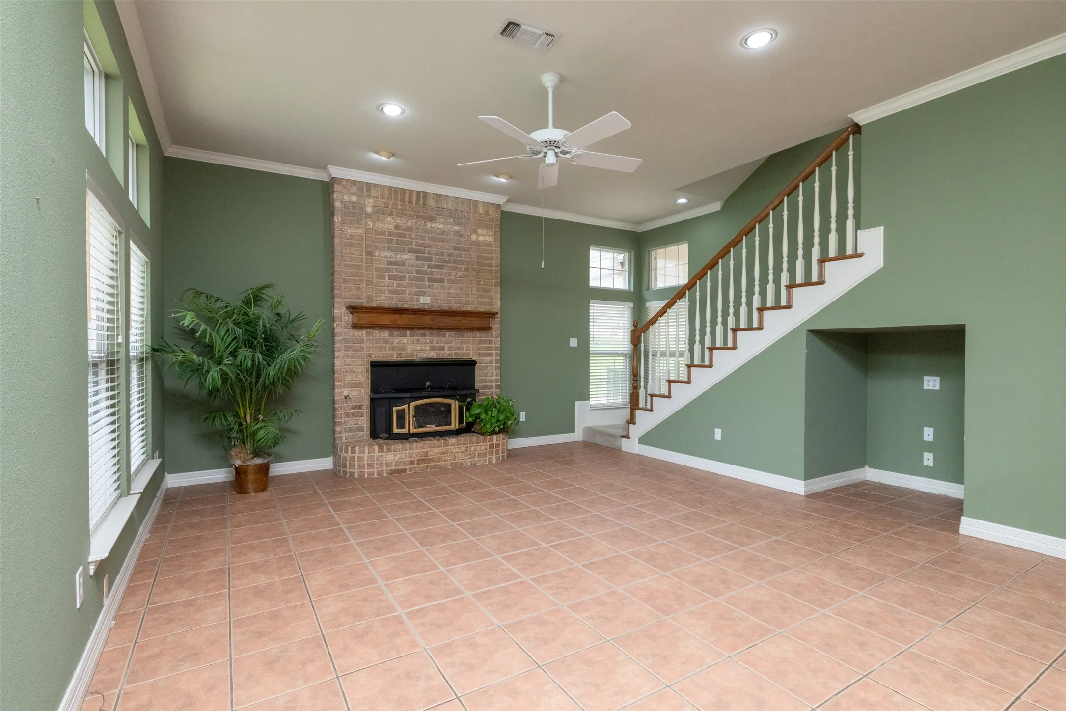 Single Family Residence For Sale in Parker County , 1917 Woodland Hills Lane, Weatherford, Texas 76087, 4 Bedroom, 4 Bathroom, 3 Garage spaces, 4,342 Sqft, built in 1996, mls#21314659, Real Estate Agent in Weatherford, Homes For Sale in Parker county, Homes For Sale in Weatherford, Realtor in Weatherford Texas, Real Estate Brokerage Independent Realty Texas, Luminita Cordes Realtor