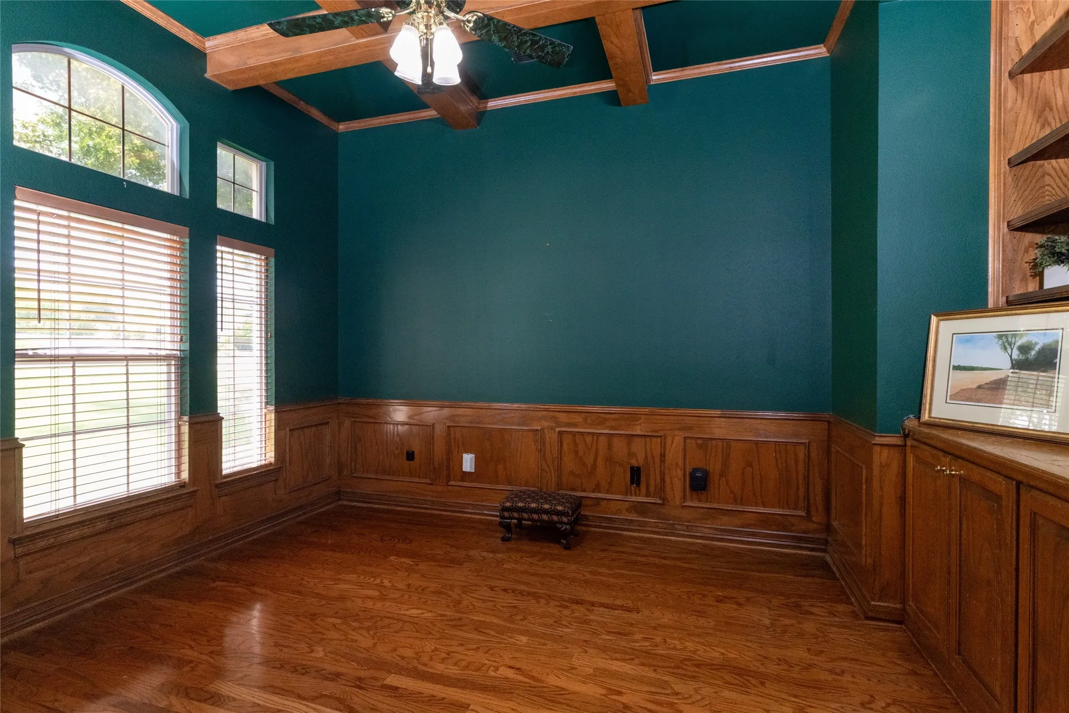 Single Family Residence For Sale in Parker County , 1917 Woodland Hills Lane, Weatherford, Texas 76087, 4 Bedroom, 4 Bathroom, 3 Garage spaces, 4,342 Sqft, built in 1996, mls#21314659, Real Estate Agent in Weatherford, Homes For Sale in Parker county, Homes For Sale in Weatherford, Realtor in Weatherford Texas, Real Estate Brokerage Independent Realty Texas, Luminita Cordes Realtor
