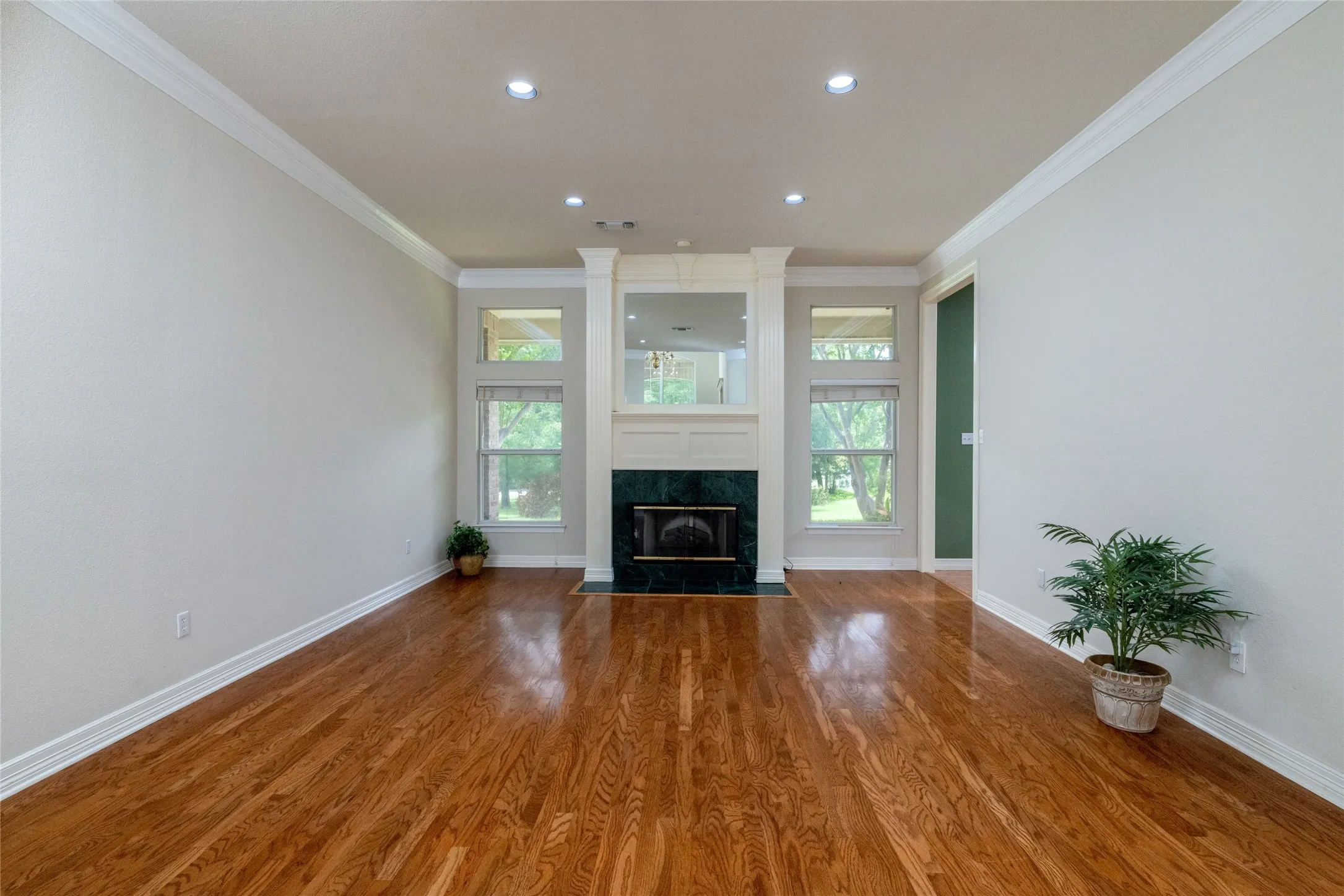 Single Family Residence For Sale in Parker County , 1917 Woodland Hills Lane, Weatherford, Texas 76087, 4 Bedroom, 4 Bathroom, 3 Garage spaces, 4,342 Sqft, built in 1996, mls#21314659, Real Estate Agent in Weatherford, Homes For Sale in Parker county, Homes For Sale in Weatherford, Realtor in Weatherford Texas, Real Estate Brokerage Independent Realty Texas, Luminita Cordes Realtor