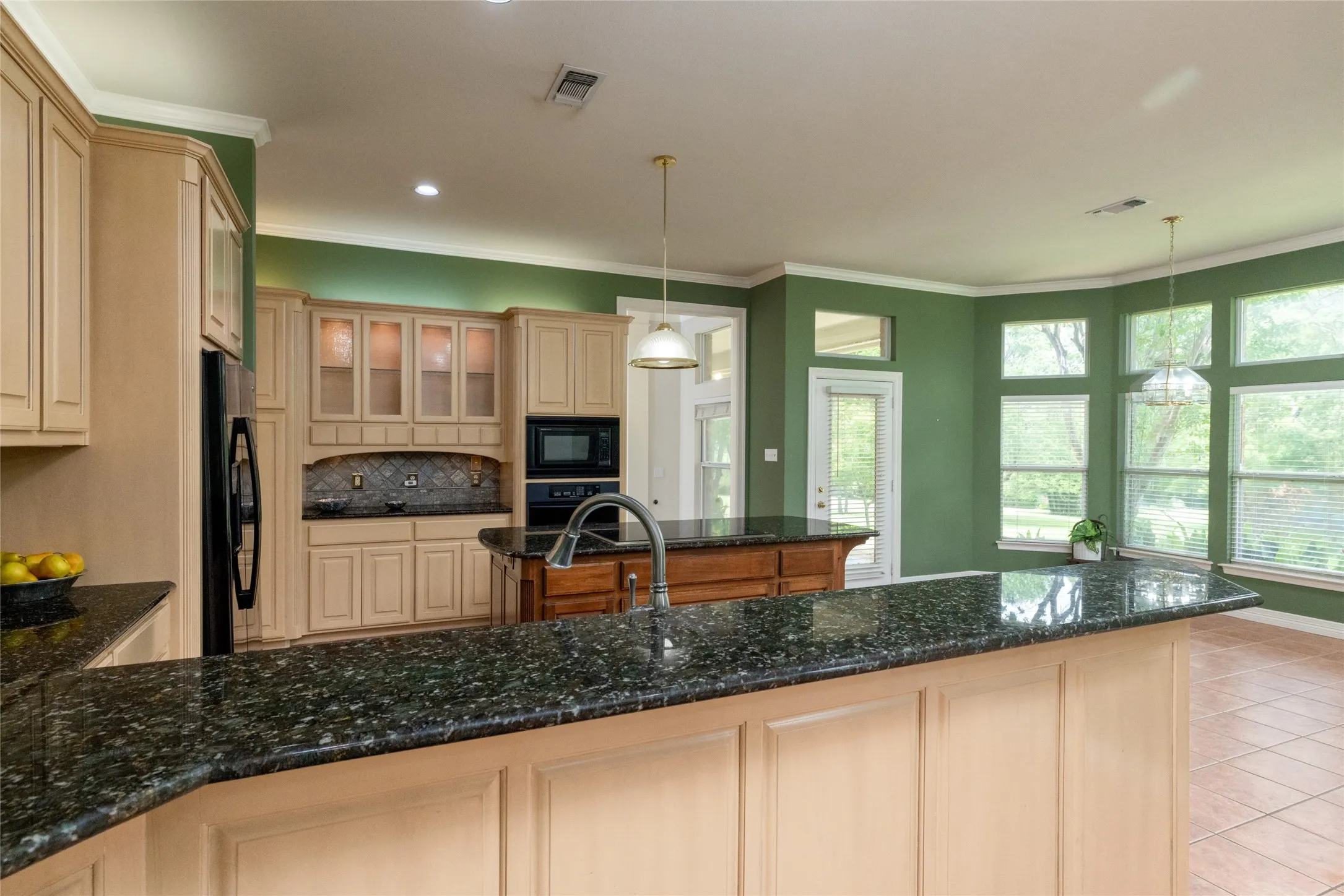 Single Family Residence For Sale in Parker County , 1917 Woodland Hills Lane, Weatherford, Texas 76087, 4 Bedroom, 4 Bathroom, 3 Garage spaces, 4,342 Sqft, built in 1996, mls#21314659, Real Estate Agent in Weatherford, Homes For Sale in Parker county, Homes For Sale in Weatherford, Realtor in Weatherford Texas, Real Estate Brokerage Independent Realty Texas, Luminita Cordes Realtor
