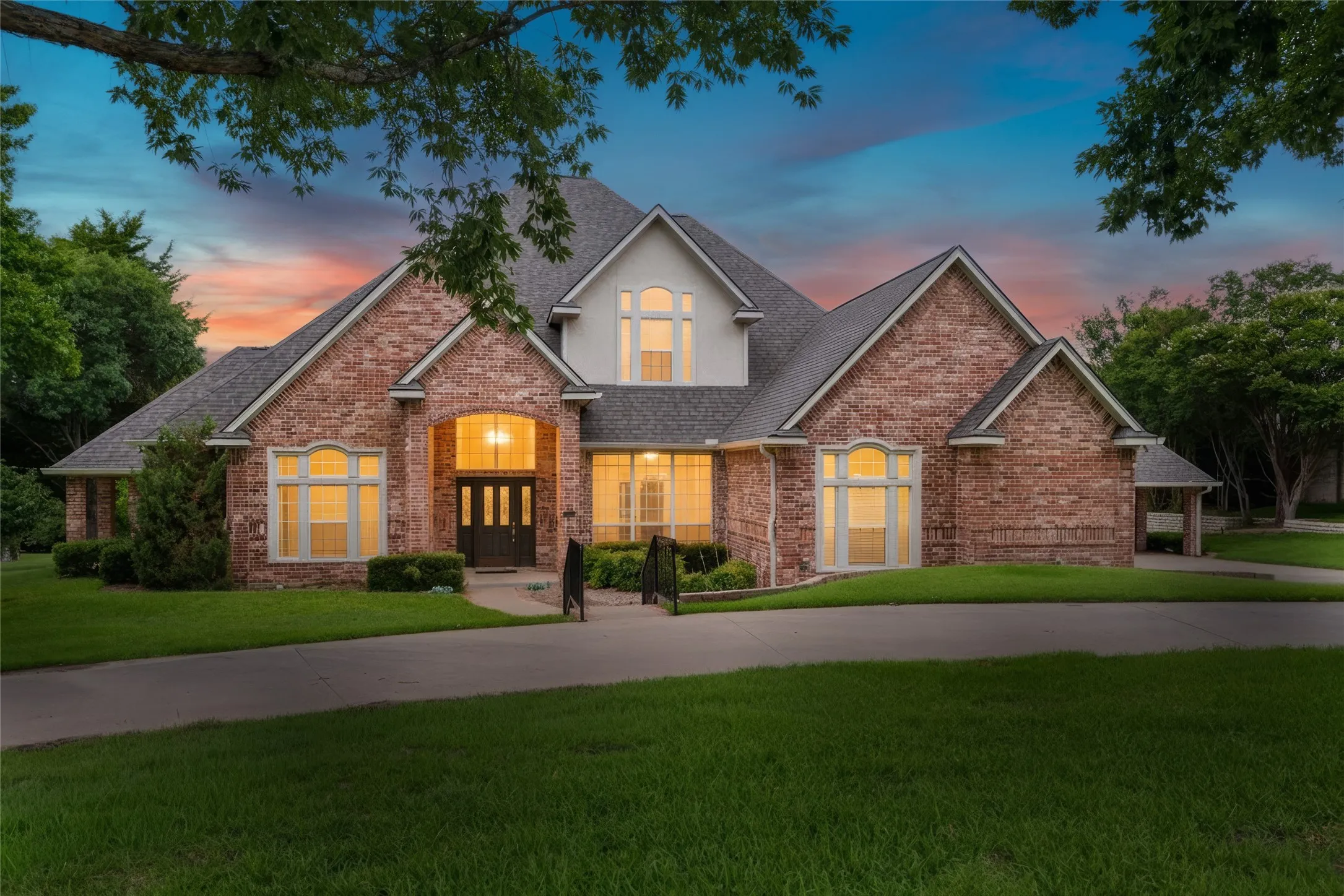 Single Family Residence For Sale in Parker County , 1917 Woodland Hills Lane, Weatherford, Texas 76087, 4 Bedroom, 4 Bathroom, 3 Garage spaces, 4,342 Sqft, built in 1996, mls#21314659, Real Estate Agent in Weatherford, Homes For Sale in Parker county, Homes For Sale in Weatherford, Realtor in Weatherford Texas, Real Estate Brokerage Independent Realty Texas, Luminita Cordes Realtor