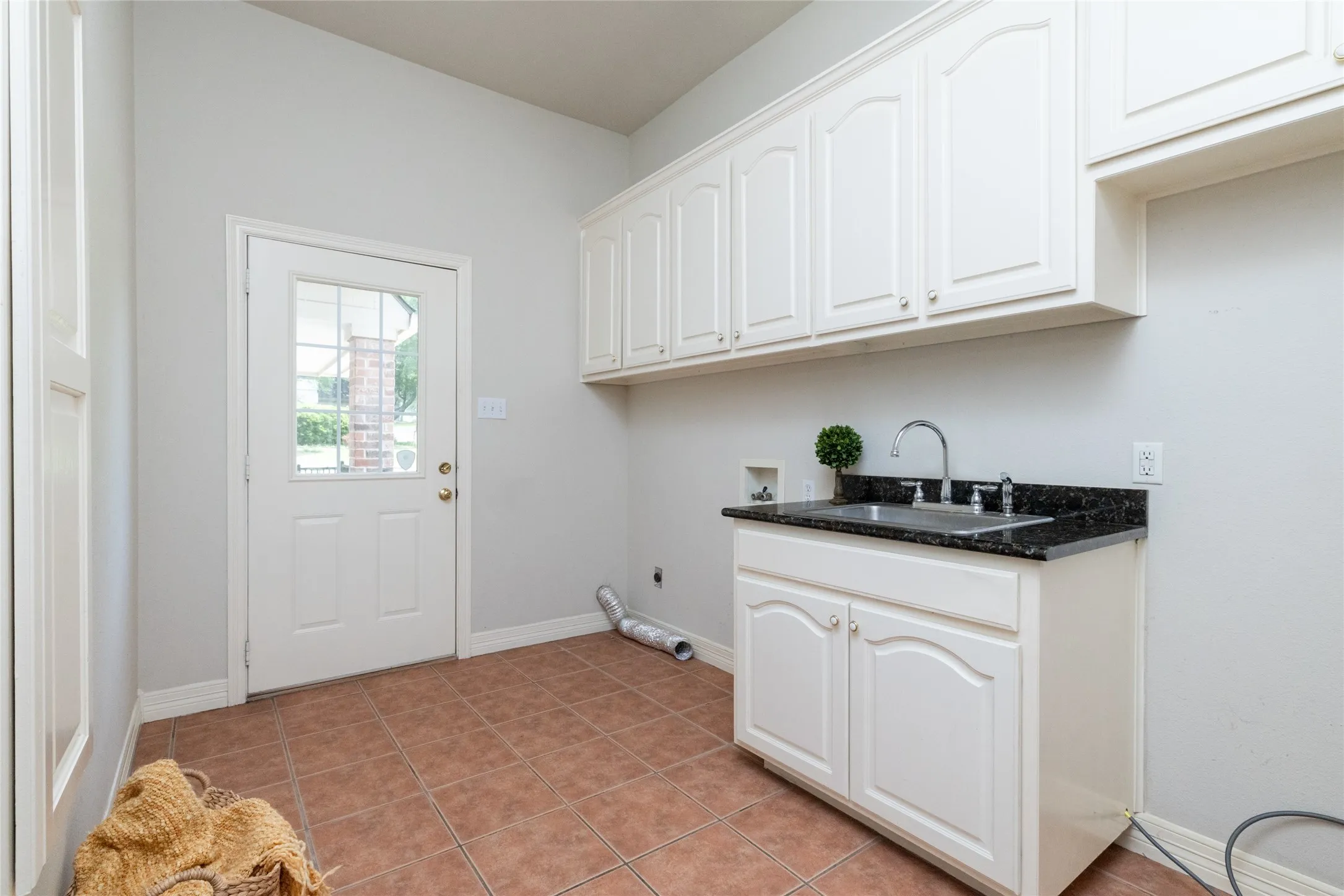Single Family Residence For Sale in Parker County , 1917 Woodland Hills Lane, Weatherford, Texas 76087, 4 Bedroom, 4 Bathroom, 3 Garage spaces, 4,342 Sqft, built in 1996, mls#21314659, Real Estate Agent in Weatherford, Homes For Sale in Parker county, Homes For Sale in Weatherford, Realtor in Weatherford Texas, Real Estate Brokerage Independent Realty Texas, Luminita Cordes Realtor