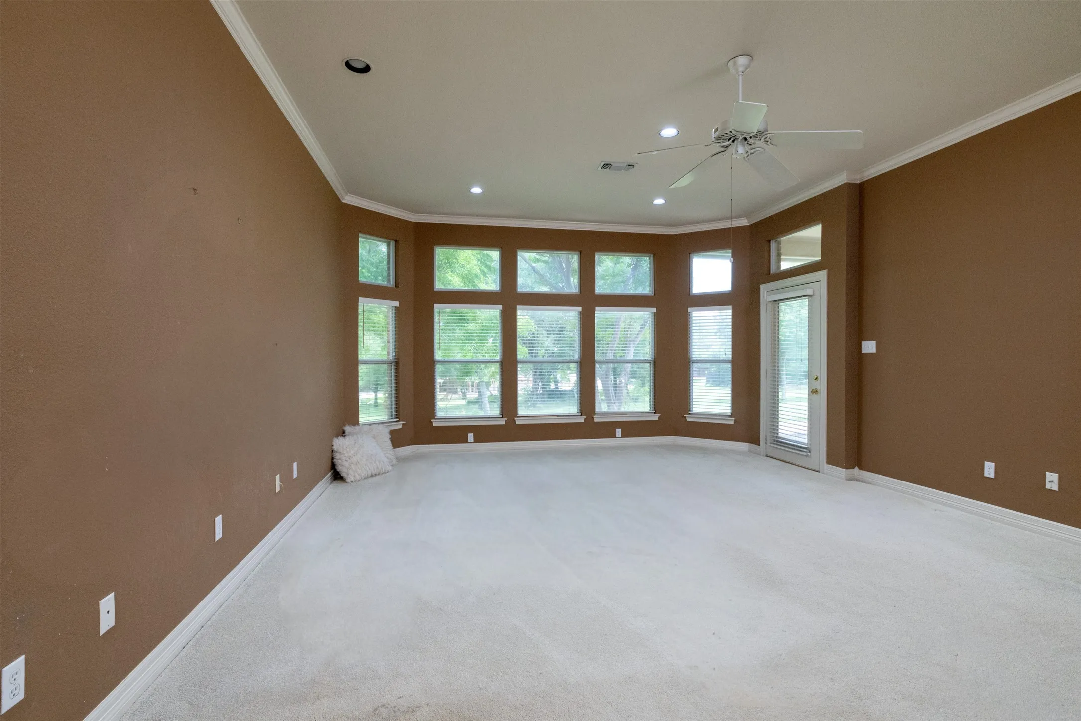 Single Family Residence For Sale in Parker County , 1917 Woodland Hills Lane, Weatherford, Texas 76087, 4 Bedroom, 4 Bathroom, 3 Garage spaces, 4,342 Sqft, built in 1996, mls#21314659, Real Estate Agent in Weatherford, Homes For Sale in Parker county, Homes For Sale in Weatherford, Realtor in Weatherford Texas, Real Estate Brokerage Independent Realty Texas, Luminita Cordes Realtor