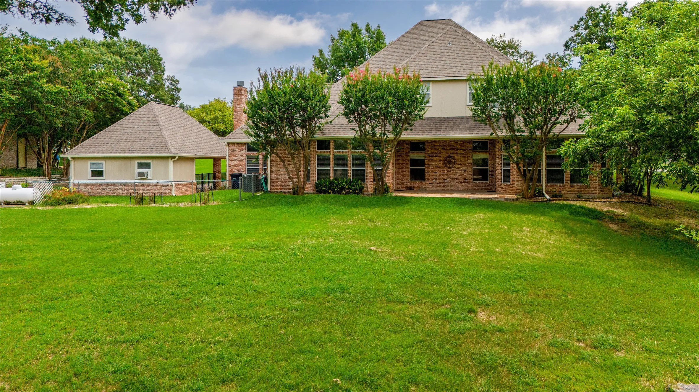 Single Family Residence For Sale in Parker County , 1917 Woodland Hills Lane, Weatherford, Texas 76087, 4 Bedroom, 4 Bathroom, 3 Garage spaces, 4,342 Sqft, built in 1996, mls#21314659, Real Estate Agent in Weatherford, Homes For Sale in Parker county, Homes For Sale in Weatherford, Realtor in Weatherford Texas, Real Estate Brokerage Independent Realty Texas, Luminita Cordes Realtor