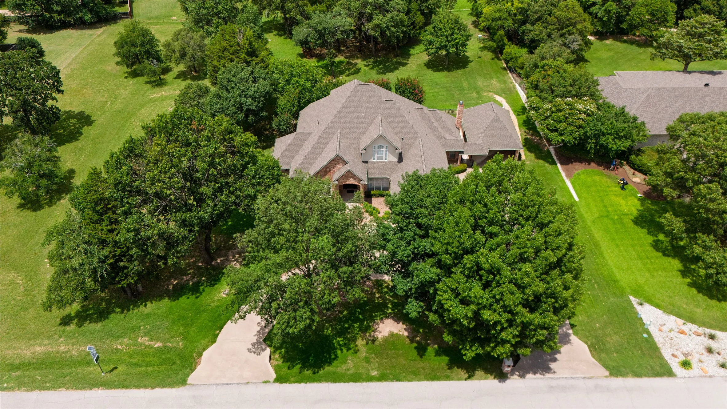 Single Family Residence For Sale in Parker County , 1917 Woodland Hills Lane, Weatherford, Texas 76087, 4 Bedroom, 4 Bathroom, 3 Garage spaces, 4,342 Sqft, built in 1996, mls#21314659, Real Estate Agent in Weatherford, Homes For Sale in Parker county, Homes For Sale in Weatherford, Realtor in Weatherford Texas, Real Estate Brokerage Independent Realty Texas, Luminita Cordes Realtor