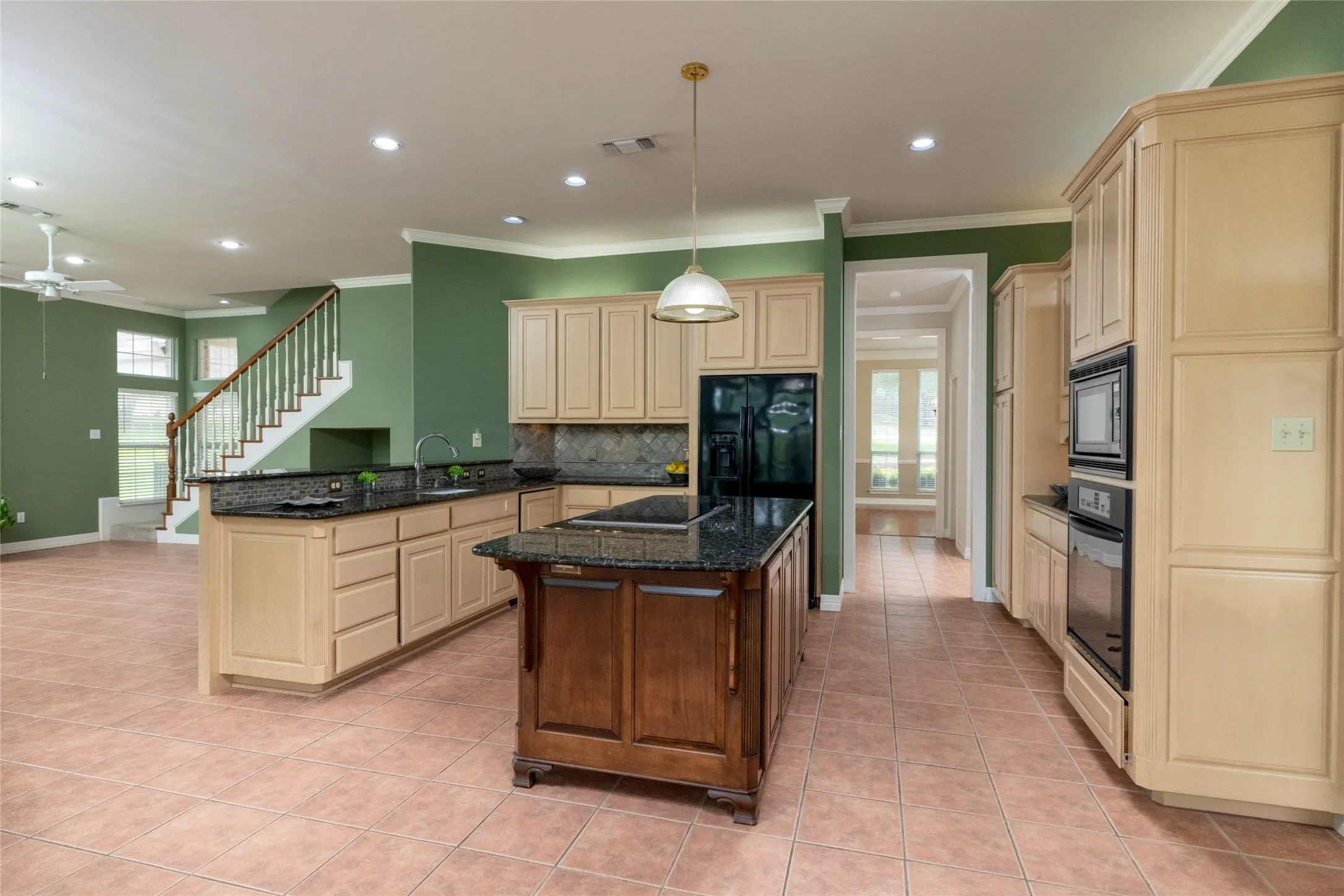 Single Family Residence For Sale in Parker County , 1917 Woodland Hills Lane, Weatherford, Texas 76087, 4 Bedroom, 4 Bathroom, 3 Garage spaces, 4,342 Sqft, built in 1996, mls#21314659, Real Estate Agent in Weatherford, Homes For Sale in Parker county, Homes For Sale in Weatherford, Realtor in Weatherford Texas, Real Estate Brokerage Independent Realty Texas, Luminita Cordes Realtor