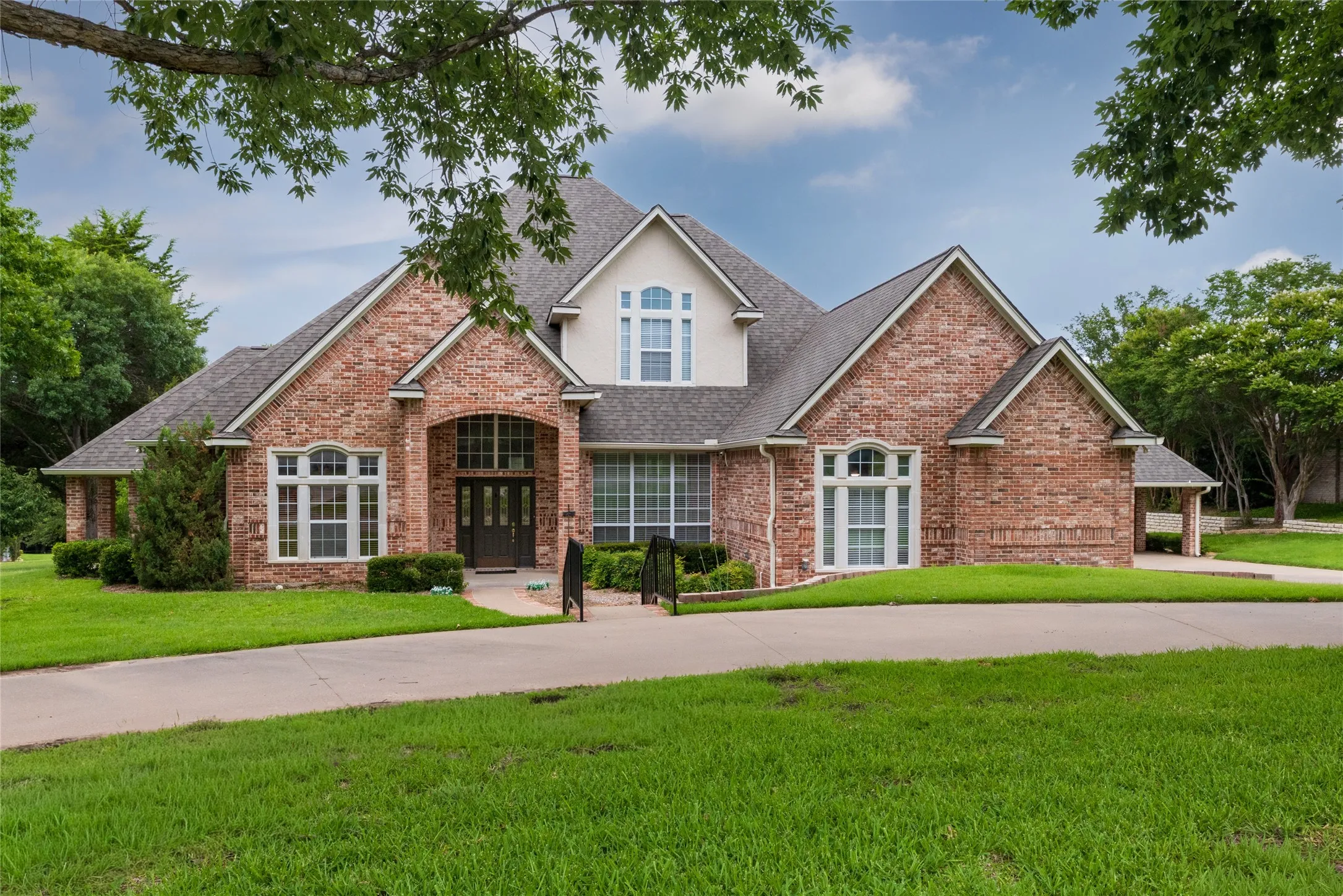 Single Family Residence For Sale in Parker County , 1917 Woodland Hills Lane, Weatherford, Texas 76087, 4 Bedroom, 4 Bathroom, 3 Garage spaces, 4,342 Sqft, built in 1996, mls#21314659, Real Estate Agent in Weatherford, Homes For Sale in Parker county, Homes For Sale in Weatherford, Realtor in Weatherford Texas, Real Estate Brokerage Independent Realty Texas, Luminita Cordes Realtor