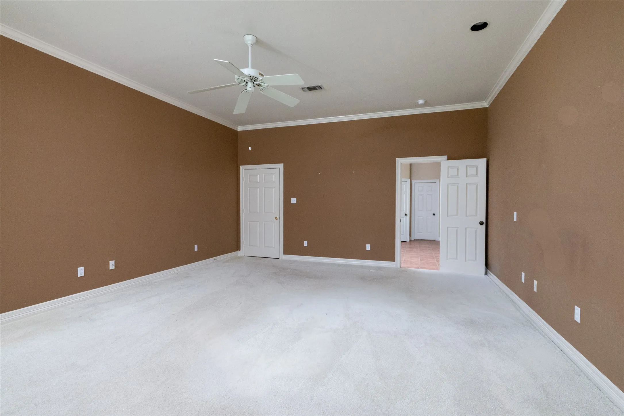 Single Family Residence For Sale in Parker County , 1917 Woodland Hills Lane, Weatherford, Texas 76087, 4 Bedroom, 4 Bathroom, 3 Garage spaces, 4,342 Sqft, built in 1996, mls#21314659, Real Estate Agent in Weatherford, Homes For Sale in Parker county, Homes For Sale in Weatherford, Realtor in Weatherford Texas, Real Estate Brokerage Independent Realty Texas, Luminita Cordes Realtor