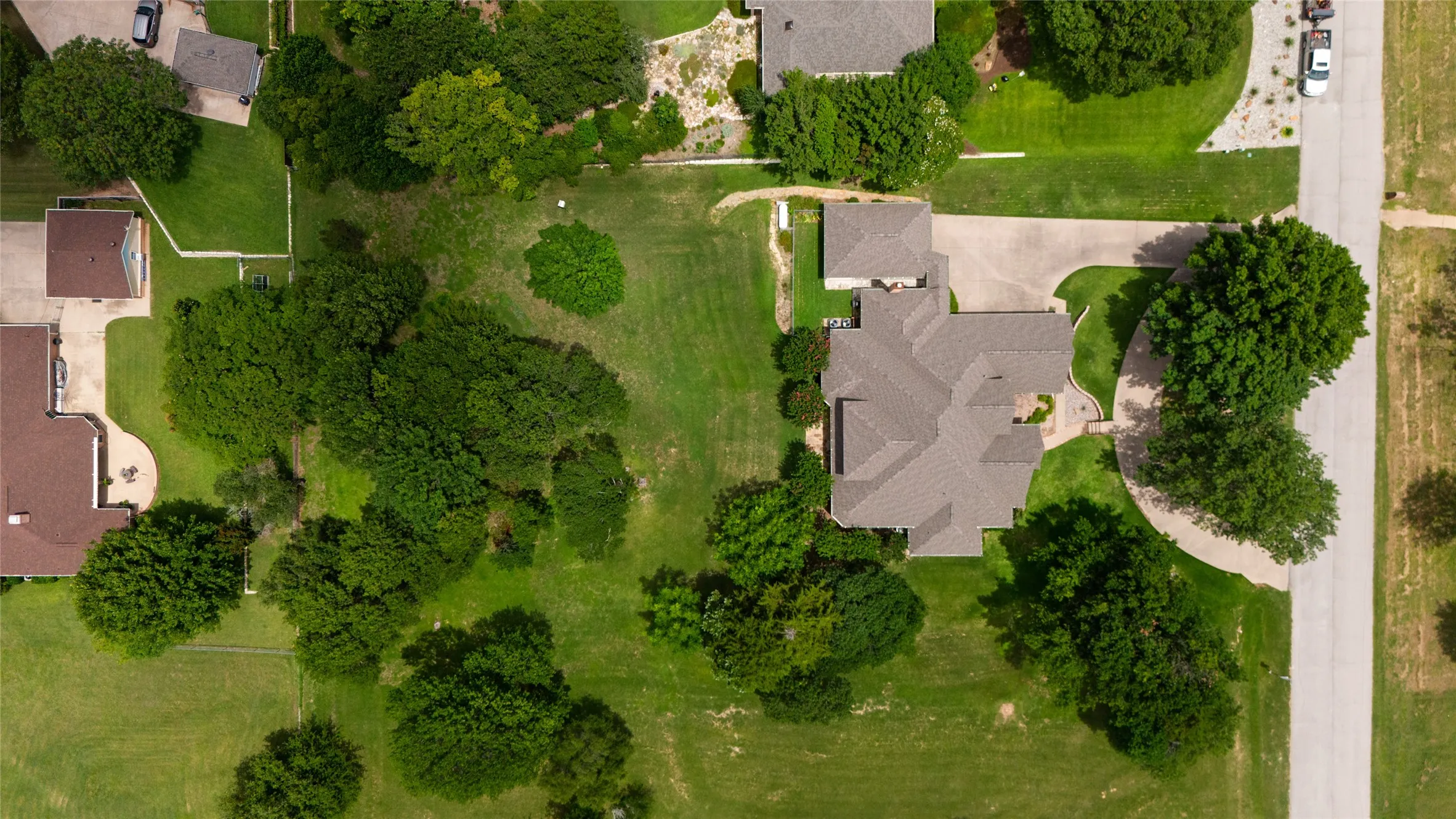 Single Family Residence For Sale in Parker County , 1917 Woodland Hills Lane, Weatherford, Texas 76087, 4 Bedroom, 4 Bathroom, 3 Garage spaces, 4,342 Sqft, built in 1996, mls#21314659, Real Estate Agent in Weatherford, Homes For Sale in Parker county, Homes For Sale in Weatherford, Realtor in Weatherford Texas, Real Estate Brokerage Independent Realty Texas, Luminita Cordes Realtor
