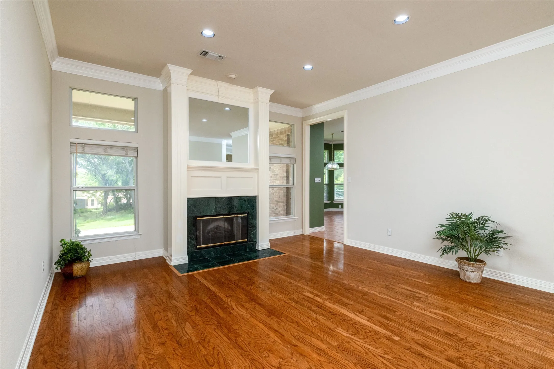 Single Family Residence For Sale in Parker County , 1917 Woodland Hills Lane, Weatherford, Texas 76087, 4 Bedroom, 4 Bathroom, 3 Garage spaces, 4,342 Sqft, built in 1996, mls#21314659, Real Estate Agent in Weatherford, Homes For Sale in Parker county, Homes For Sale in Weatherford, Realtor in Weatherford Texas, Real Estate Brokerage Independent Realty Texas, Luminita Cordes Realtor
