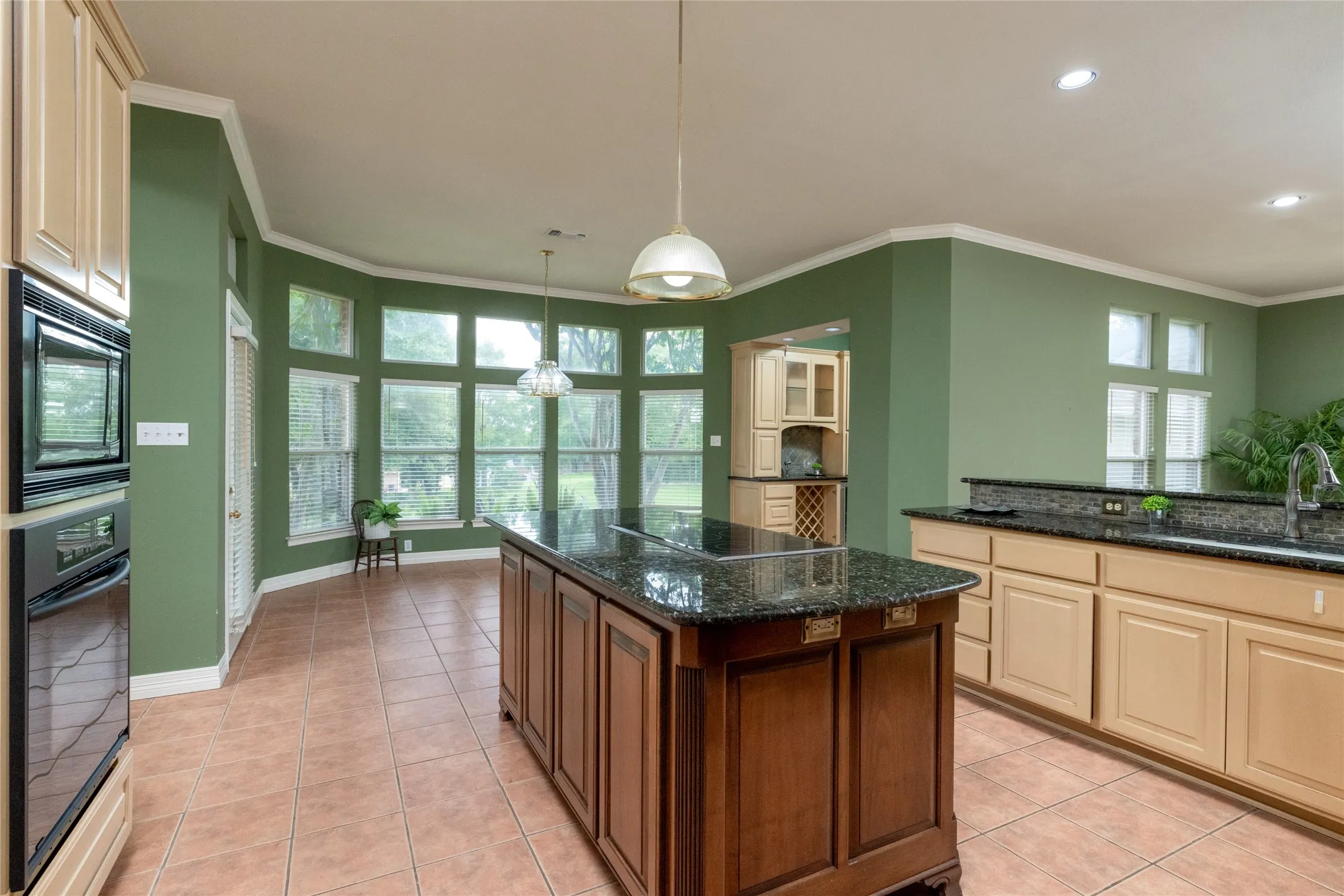 Single Family Residence For Sale in Parker County , 1917 Woodland Hills Lane, Weatherford, Texas 76087, 4 Bedroom, 4 Bathroom, 3 Garage spaces, 4,342 Sqft, built in 1996, mls#21314659, Real Estate Agent in Weatherford, Homes For Sale in Parker county, Homes For Sale in Weatherford, Realtor in Weatherford Texas, Real Estate Brokerage Independent Realty Texas, Luminita Cordes Realtor