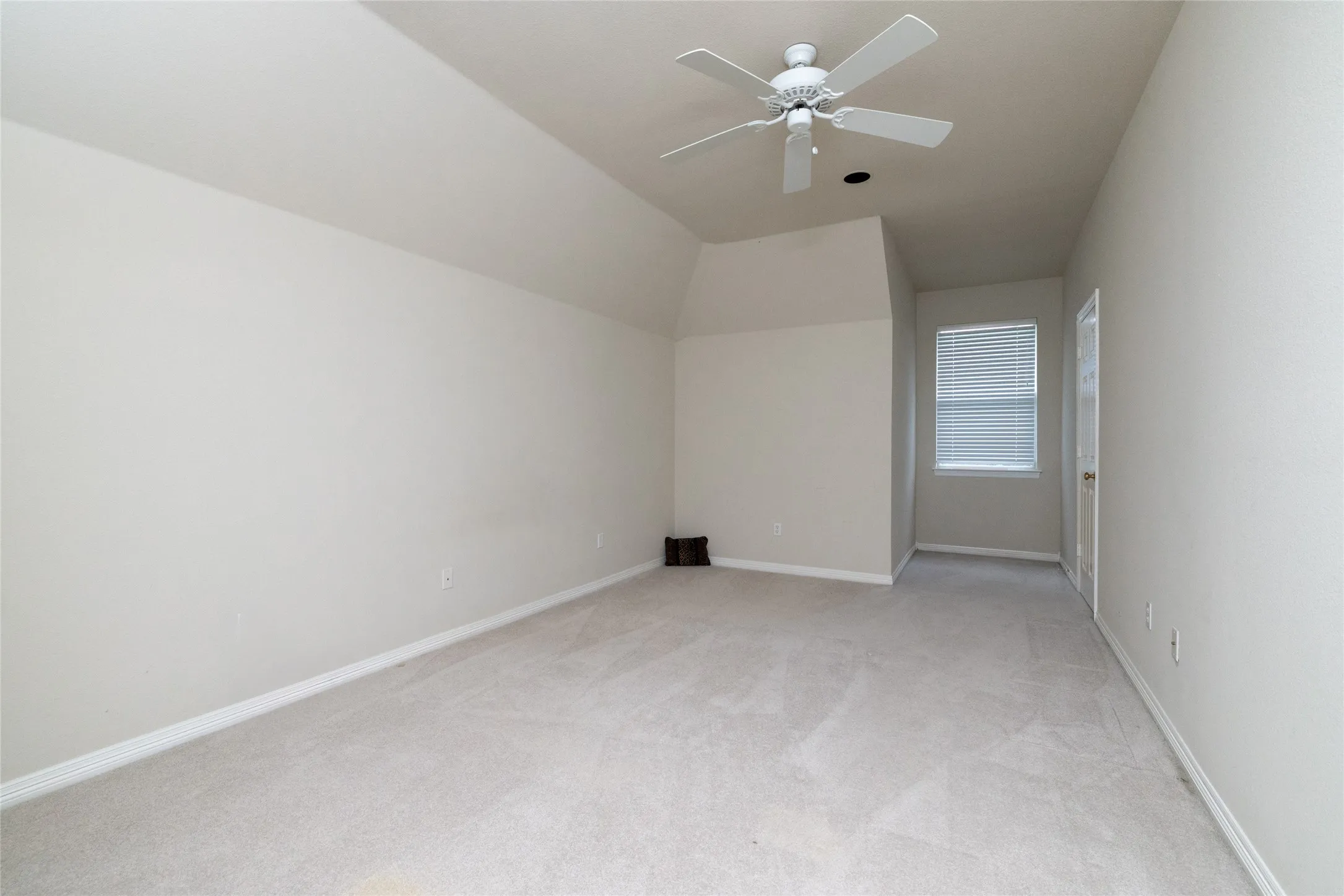 Single Family Residence For Sale in Parker County , 1917 Woodland Hills Lane, Weatherford, Texas 76087, 4 Bedroom, 4 Bathroom, 3 Garage spaces, 4,342 Sqft, built in 1996, mls#21314659, Real Estate Agent in Weatherford, Homes For Sale in Parker county, Homes For Sale in Weatherford, Realtor in Weatherford Texas, Real Estate Brokerage Independent Realty Texas, Luminita Cordes Realtor