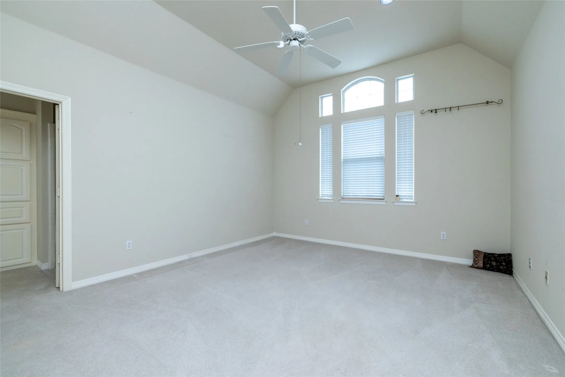 Single Family Residence For Sale in Parker County , 1917 Woodland Hills Lane, Weatherford, Texas 76087, 4 Bedroom, 4 Bathroom, 3 Garage spaces, 4,342 Sqft, built in 1996, mls#21314659, Real Estate Agent in Weatherford, Homes For Sale in Parker county, Homes For Sale in Weatherford, Realtor in Weatherford Texas, Real Estate Brokerage Independent Realty Texas, Luminita Cordes Realtor