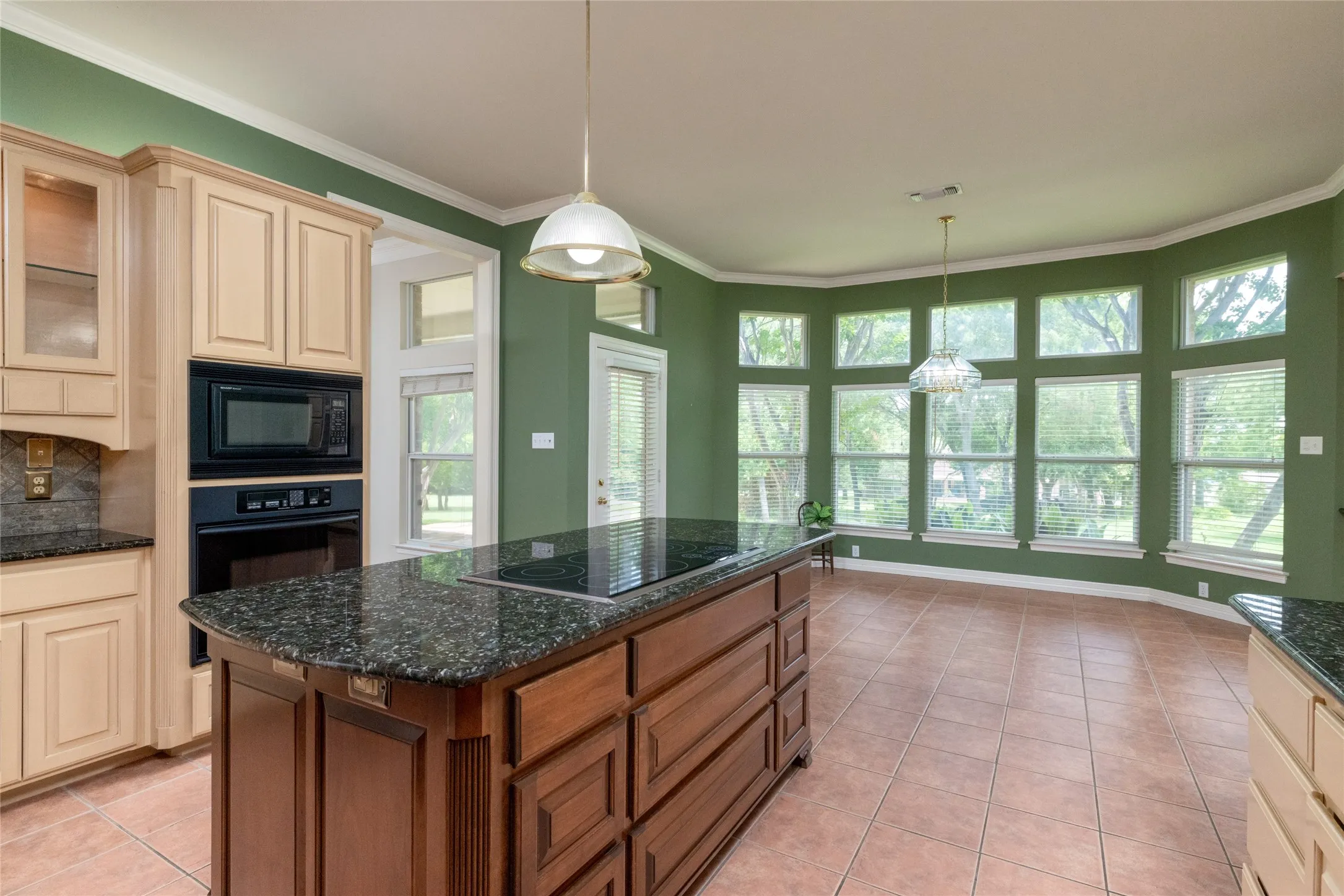 Single Family Residence For Sale in Parker County , 1917 Woodland Hills Lane, Weatherford, Texas 76087, 4 Bedroom, 4 Bathroom, 3 Garage spaces, 4,342 Sqft, built in 1996, mls#21314659, Real Estate Agent in Weatherford, Homes For Sale in Parker county, Homes For Sale in Weatherford, Realtor in Weatherford Texas, Real Estate Brokerage Independent Realty Texas, Luminita Cordes Realtor