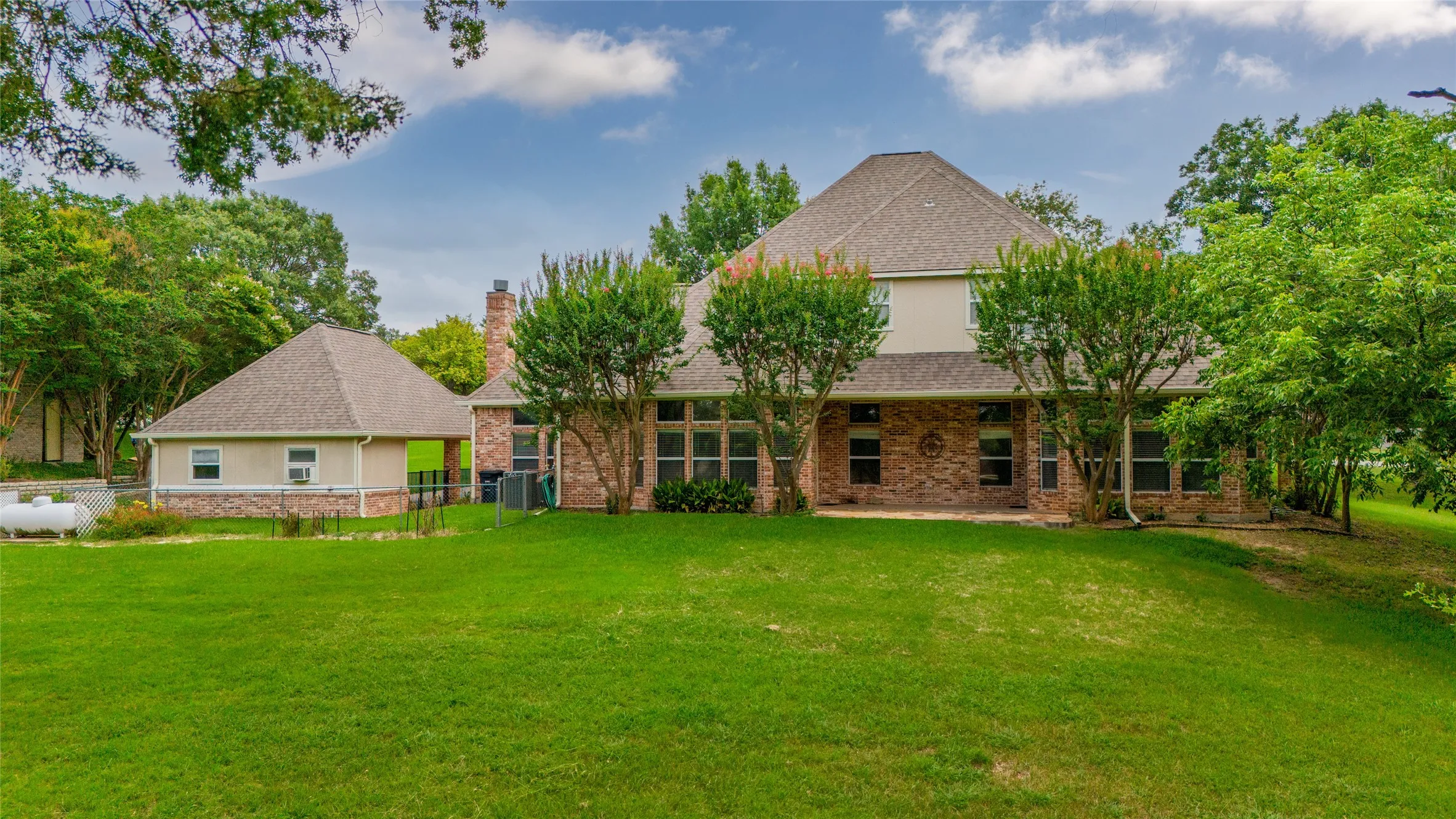 Single Family Residence For Sale in Parker County , 1917 Woodland Hills Lane, Weatherford, Texas 76087, 4 Bedroom, 4 Bathroom, 3 Garage spaces, 4,342 Sqft, built in 1996, mls#21314659, Real Estate Agent in Weatherford, Homes For Sale in Parker county, Homes For Sale in Weatherford, Realtor in Weatherford Texas, Real Estate Brokerage Independent Realty Texas, Luminita Cordes Realtor