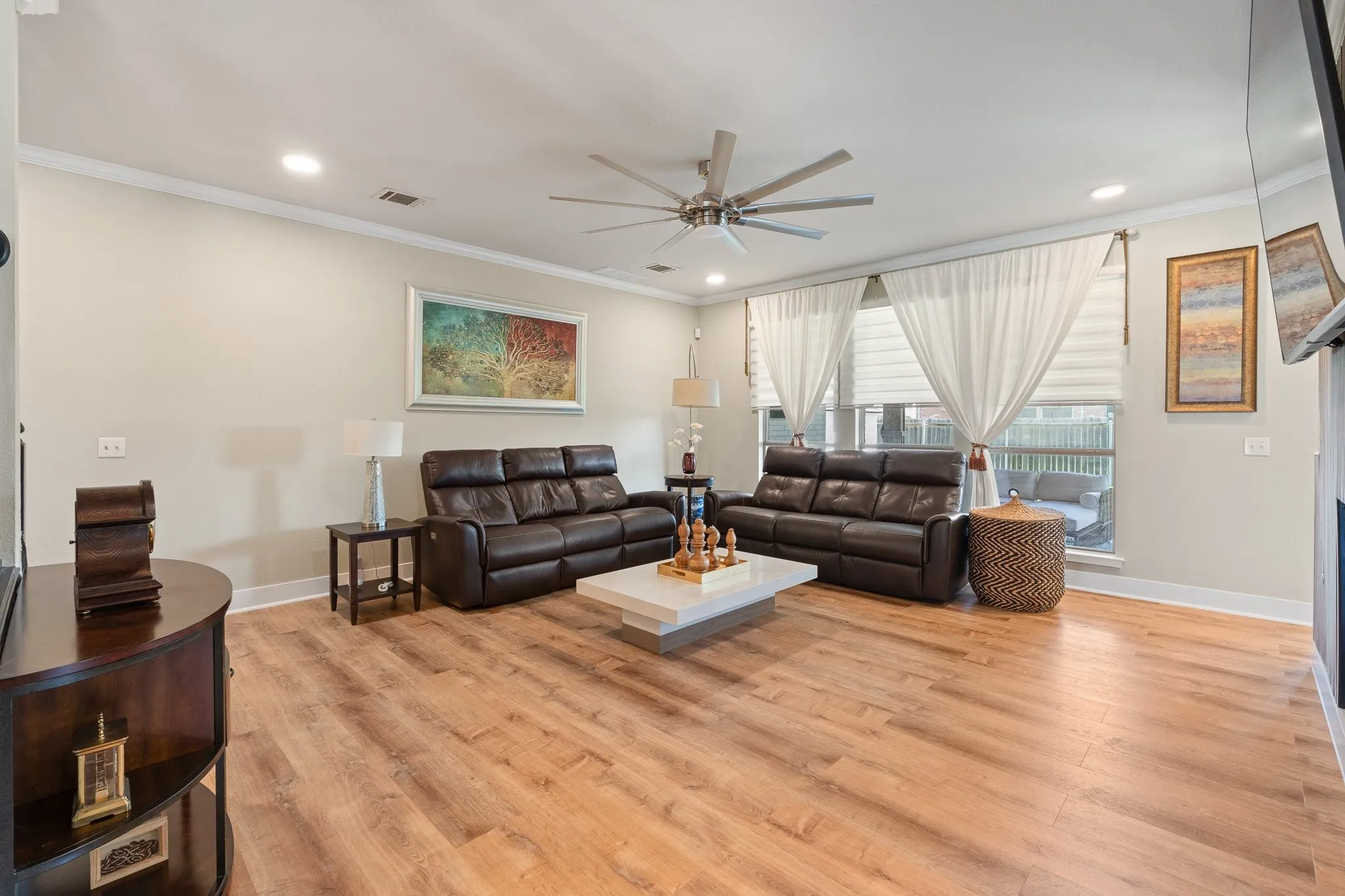 Single Family Residence For Sale in Tarrant County , 2814 Saint Maria Drive, Mansfield, Texas 76063, 4 Bedroom, 4 Bathroom, 3 Garage spaces, 3,514 Sqft, built in 2002, mls#21334085, Real Estate Agent in Mansfield, Homes For Sale in Tarrant county, Homes For Sale in Mansfield, Realtor in Mansfield Texas, Real Estate Brokerage Independent Realty Texas, Luminita Cordes Realtor
