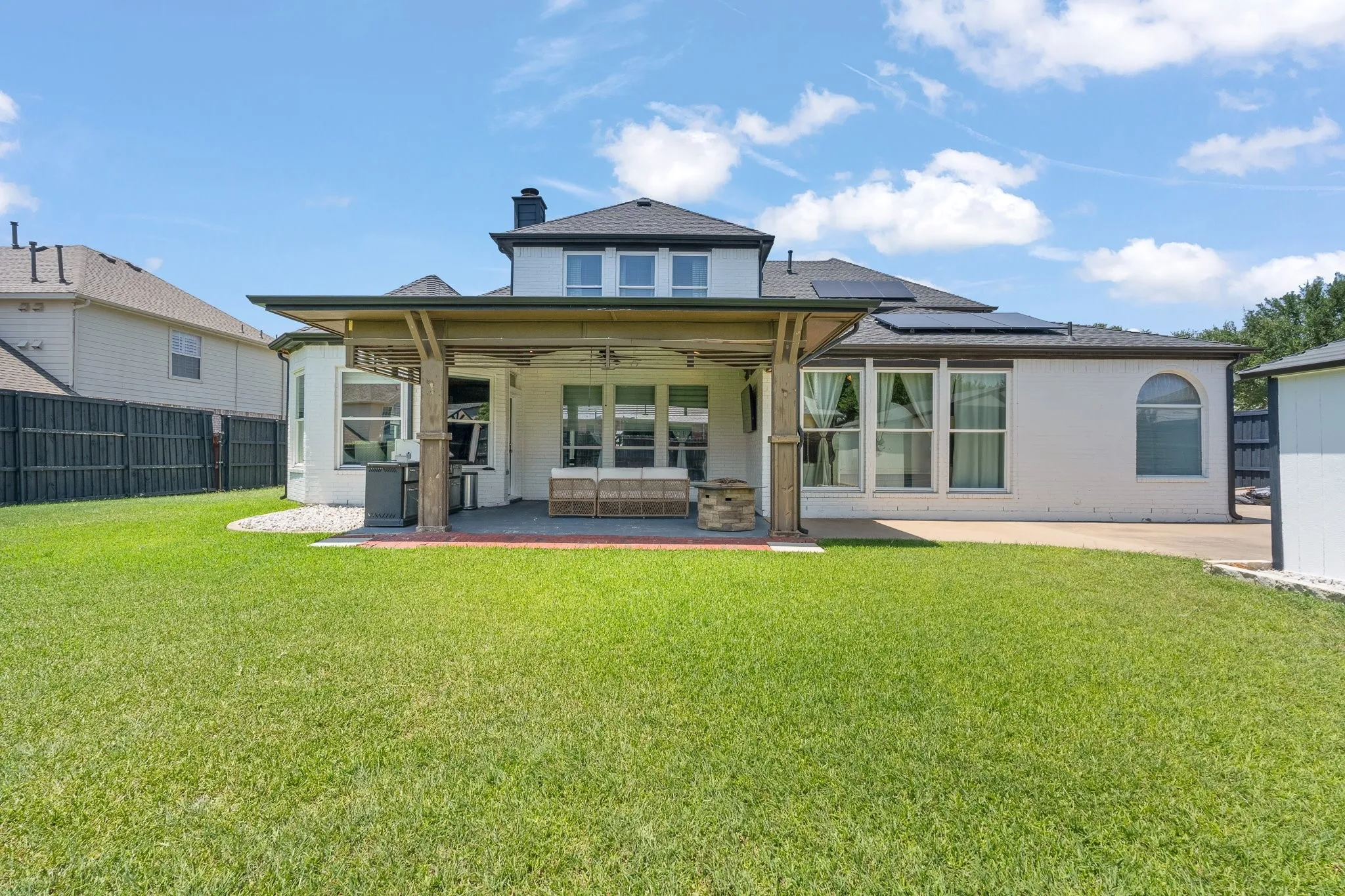 Single Family Residence For Sale in Tarrant County , 2814 Saint Maria Drive, Mansfield, Texas 76063, 4 Bedroom, 4 Bathroom, 3 Garage spaces, 3,514 Sqft, built in 2002, mls#21334085, Real Estate Agent in Mansfield, Homes For Sale in Tarrant county, Homes For Sale in Mansfield, Realtor in Mansfield Texas, Real Estate Brokerage Independent Realty Texas, Luminita Cordes Realtor